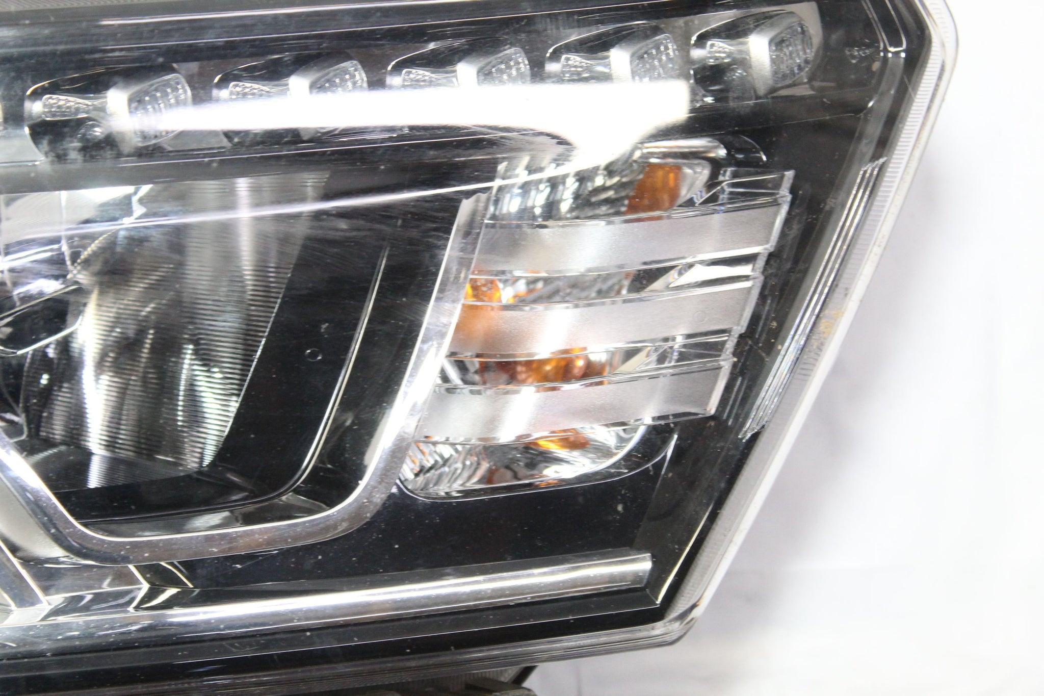 2018 SSANGYONG TURISMO RIGHT SIDE HEADLIGHT HALOGEN