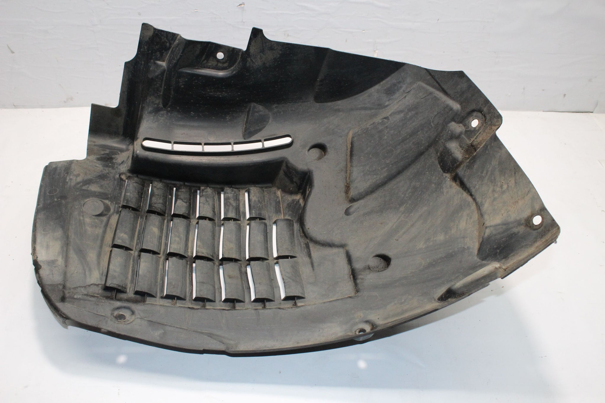 2014 RANGE ROVER VOGUE L405 Right side Front Splash Guard CPLA-16A573-AA