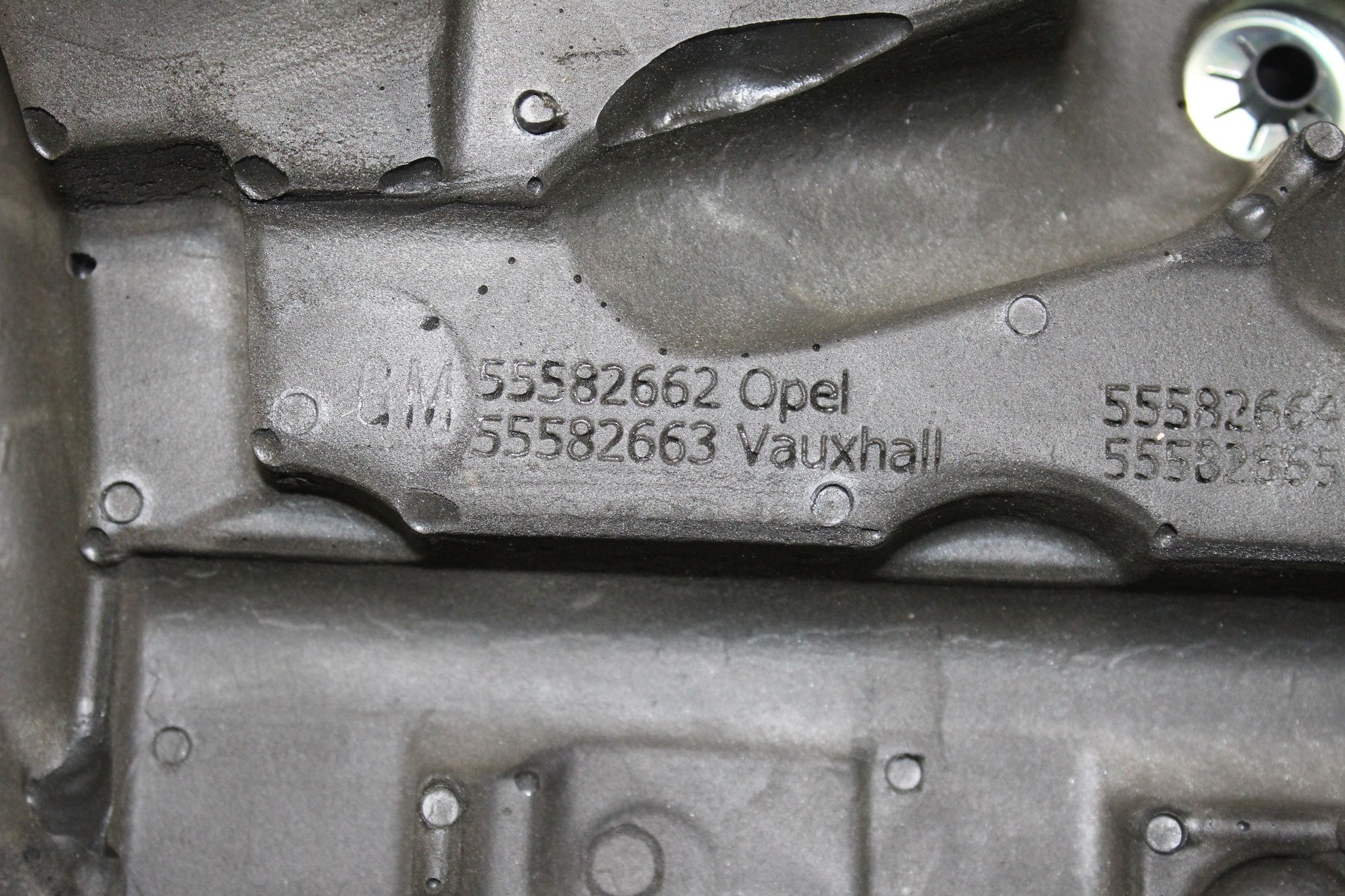 2016 VAUXHALL ASTRA K 1.6 Diesel Engine Top Cover 55582662