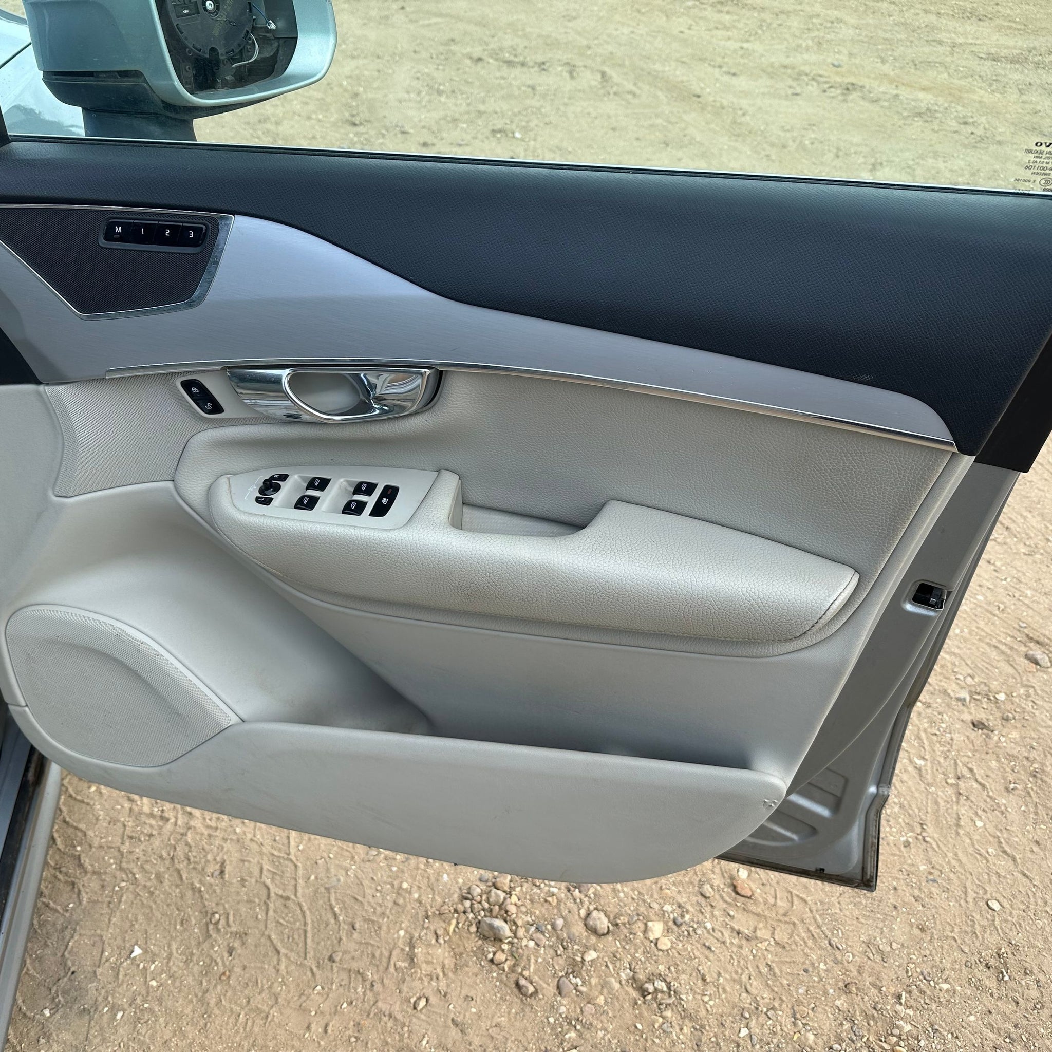 2015 VOLVO XC90 MK2 DRIVER SIDE FRONT COMPLETE DOOR