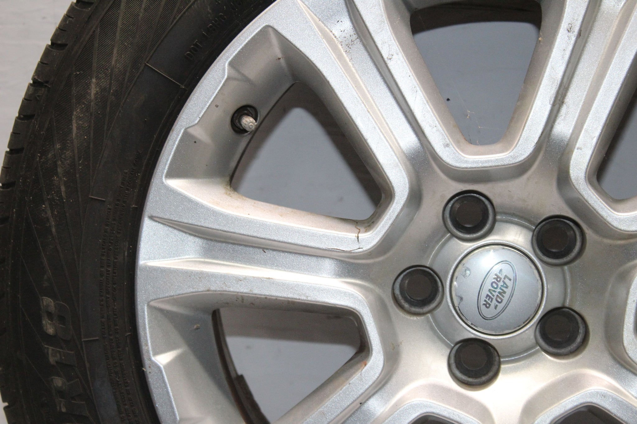 2016 RANGE ROVER EVOQUE Alloy Wheel with Tyre 235 / 60 R18 4.1MM