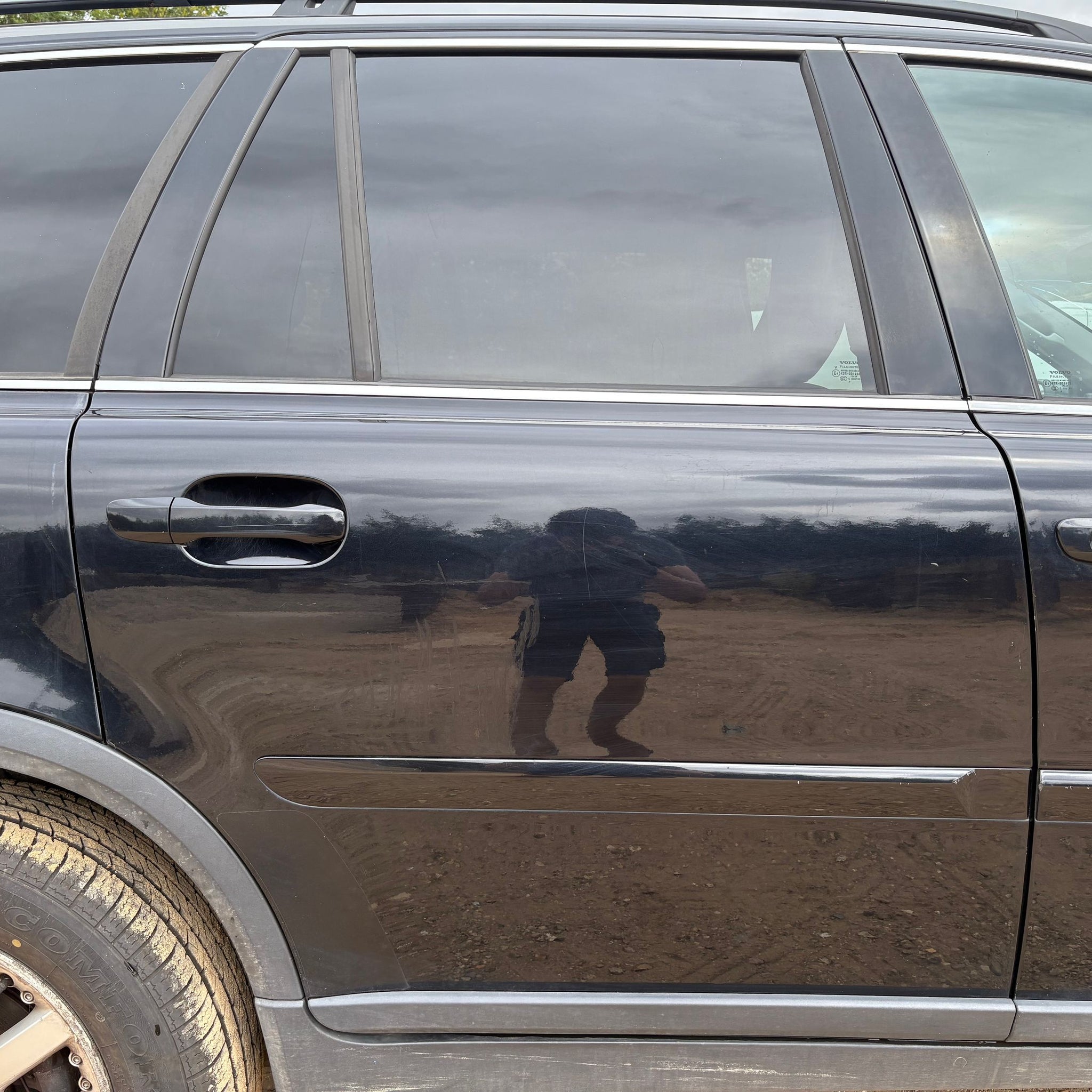 2009 VOLVO XC90 DRIVER SIDE REAR COMPLETE DOOR 452-26 BLACK