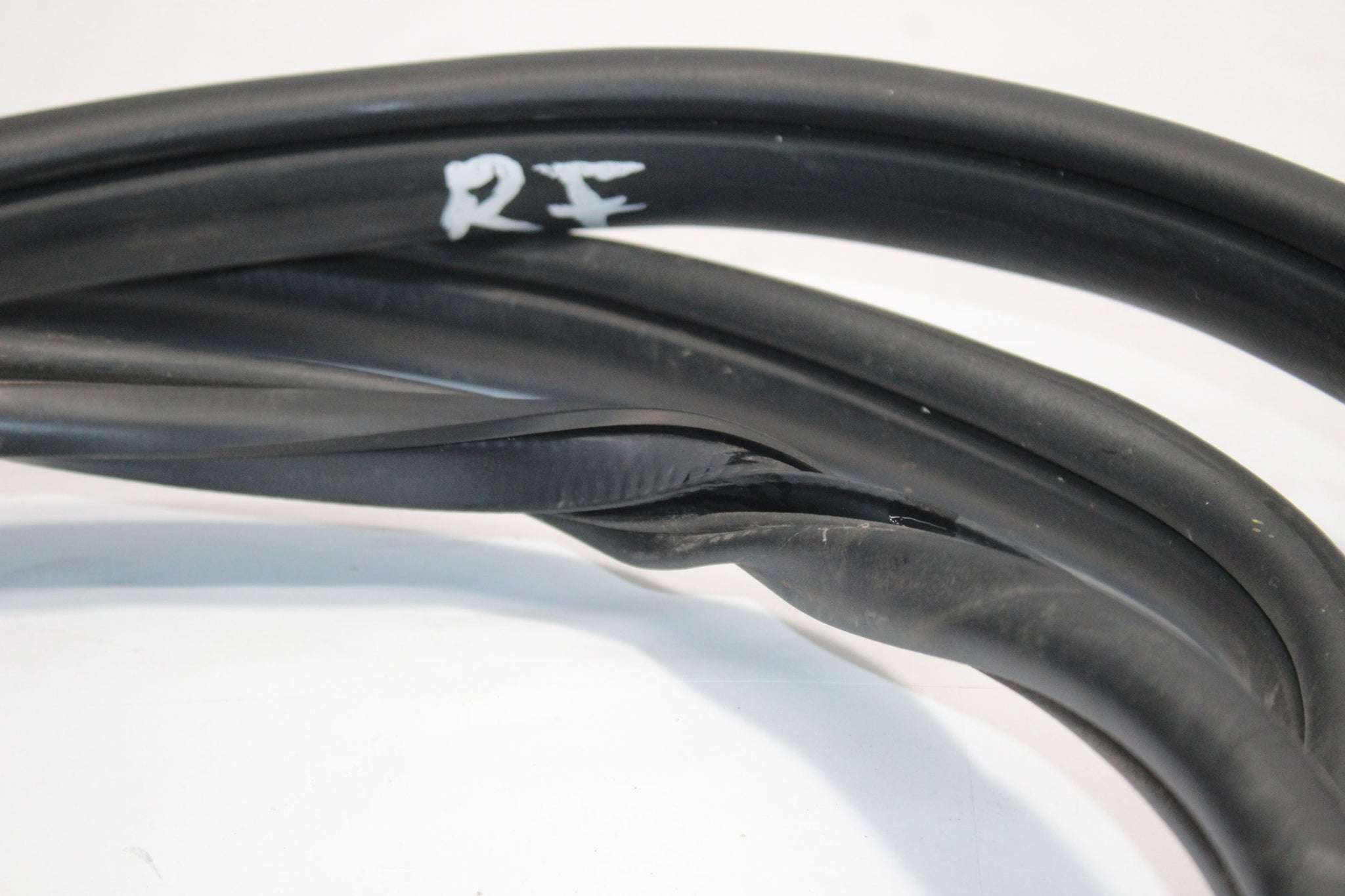 2014 KIA SPORTAGE RIGHT SIDE FRONT RUBBER DOOR SEAL