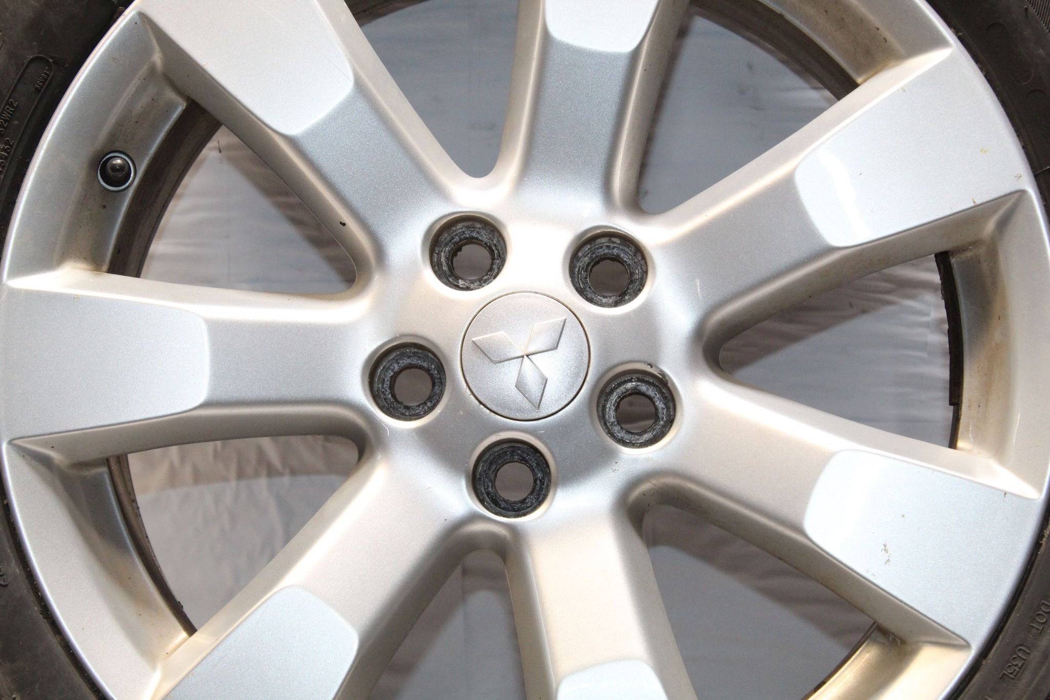 2012 MITSUBISHI OUTLANDER ALLOY WHEEL WITH TYRE 225 / 55 R18 4.4MM