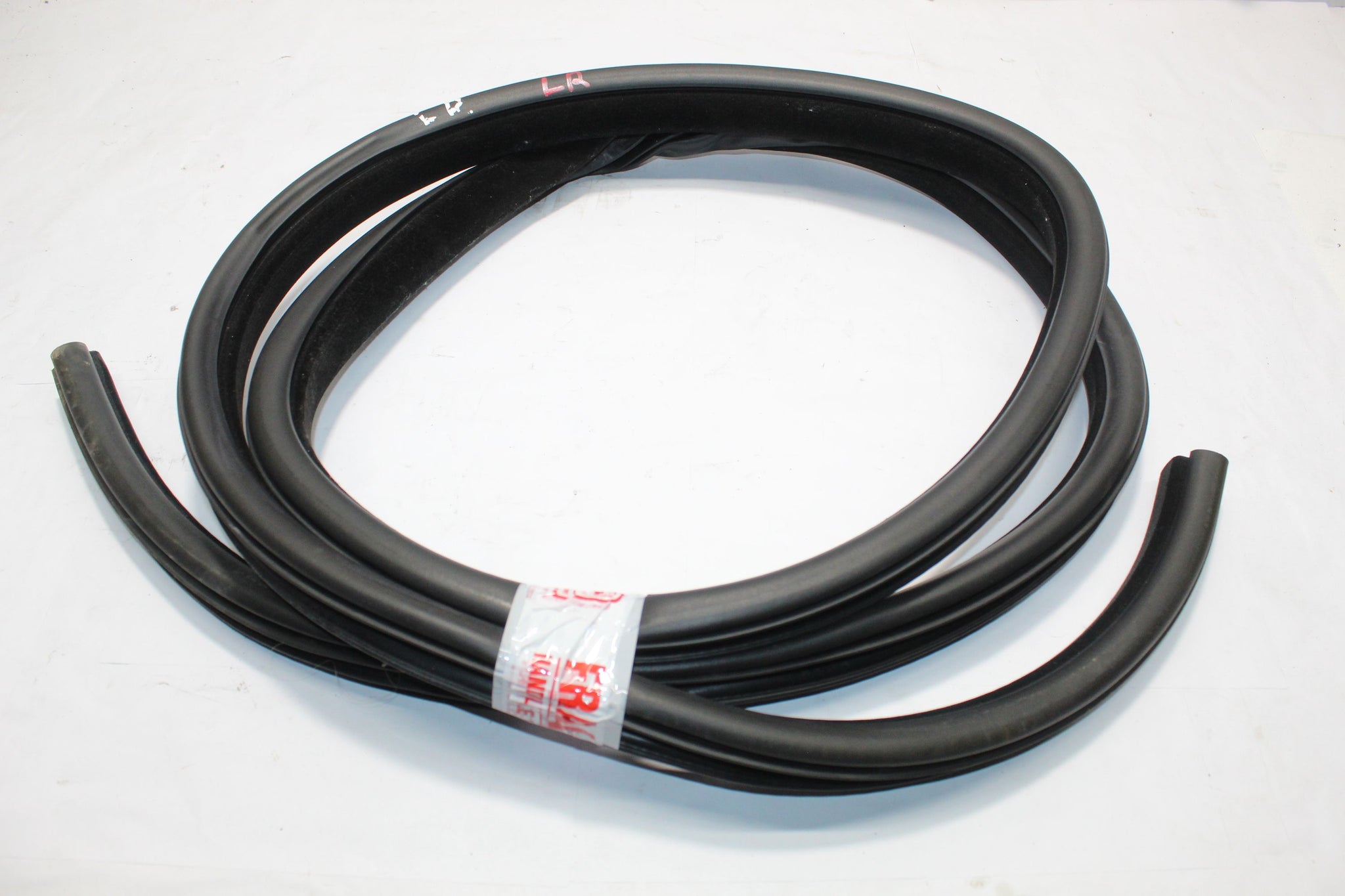 2014 RANGE ROVER VOGUE L405 Left side Rear Door Seal Rubber