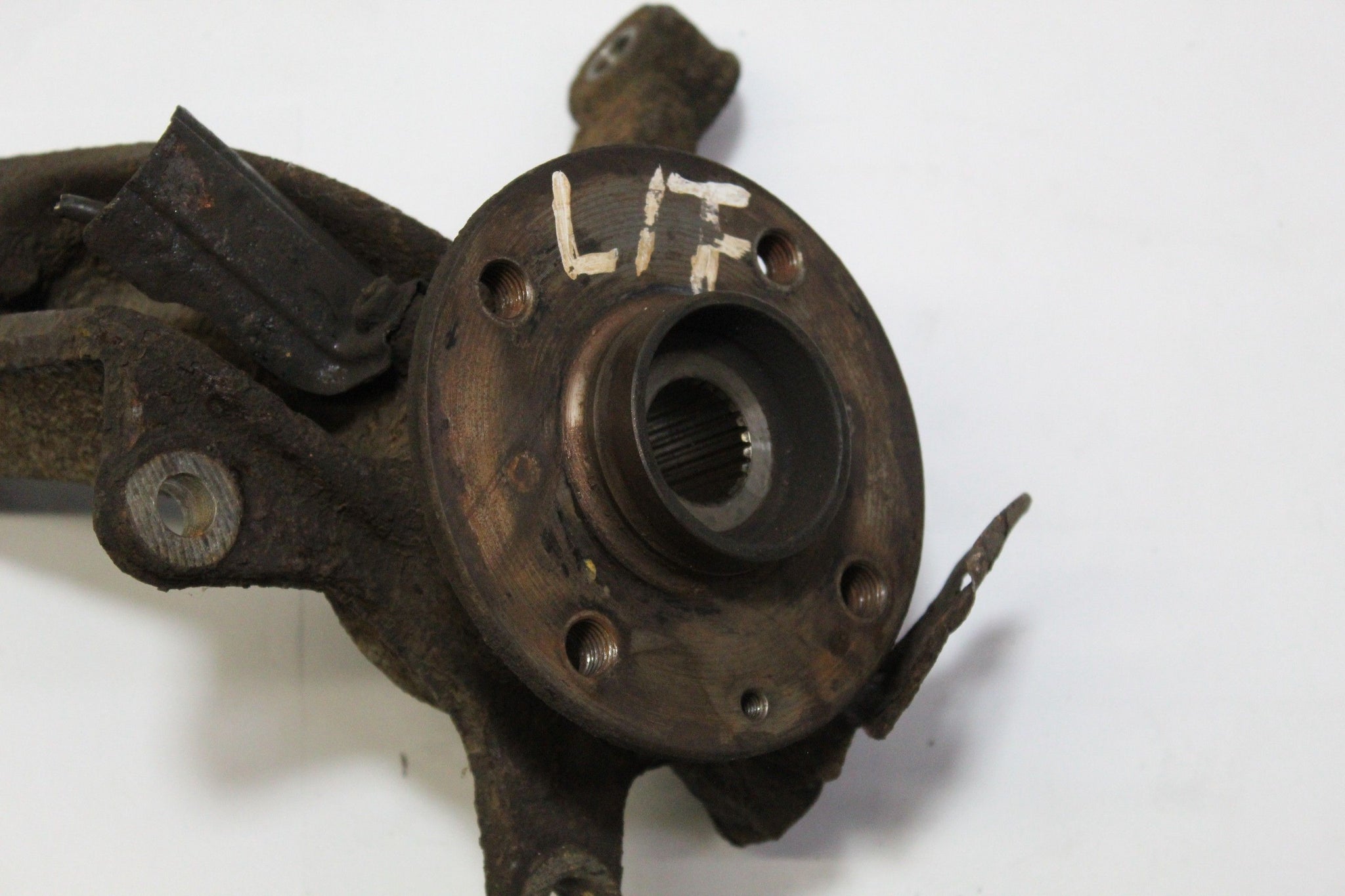 2011 PEUGEOT 107 1.0 Left side Front Wheel Hub