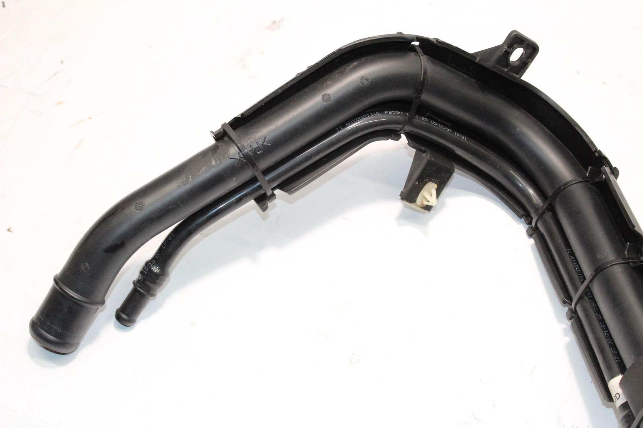 2016 HYUNDAI I30 MK2 1.6 Diesel Fuel Filler Neck 31030-A6XXX