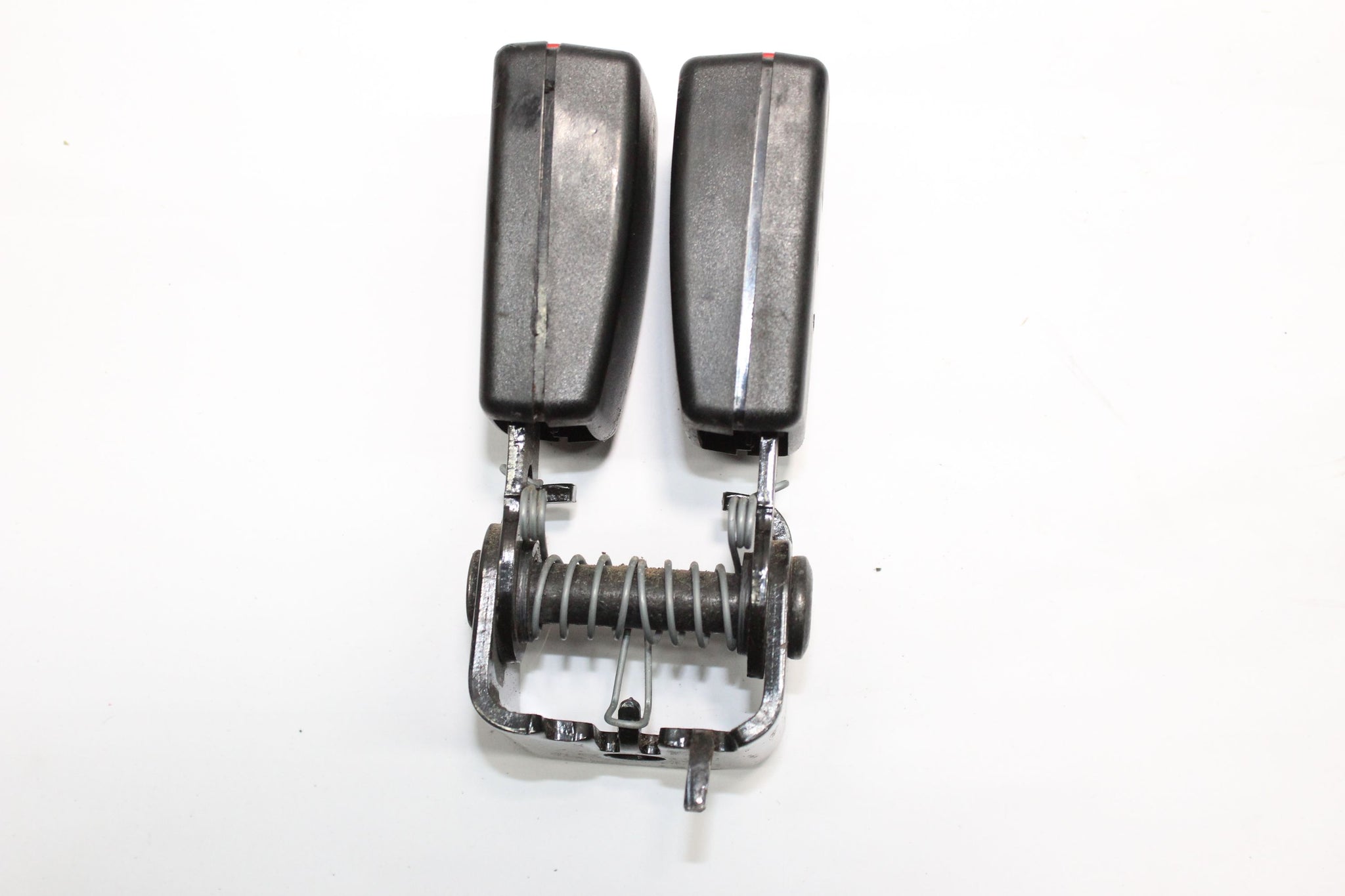 2012 BMW X3 F25 SEAT BELT BUCKLE REAR CENTRE MIDDLE 7235456