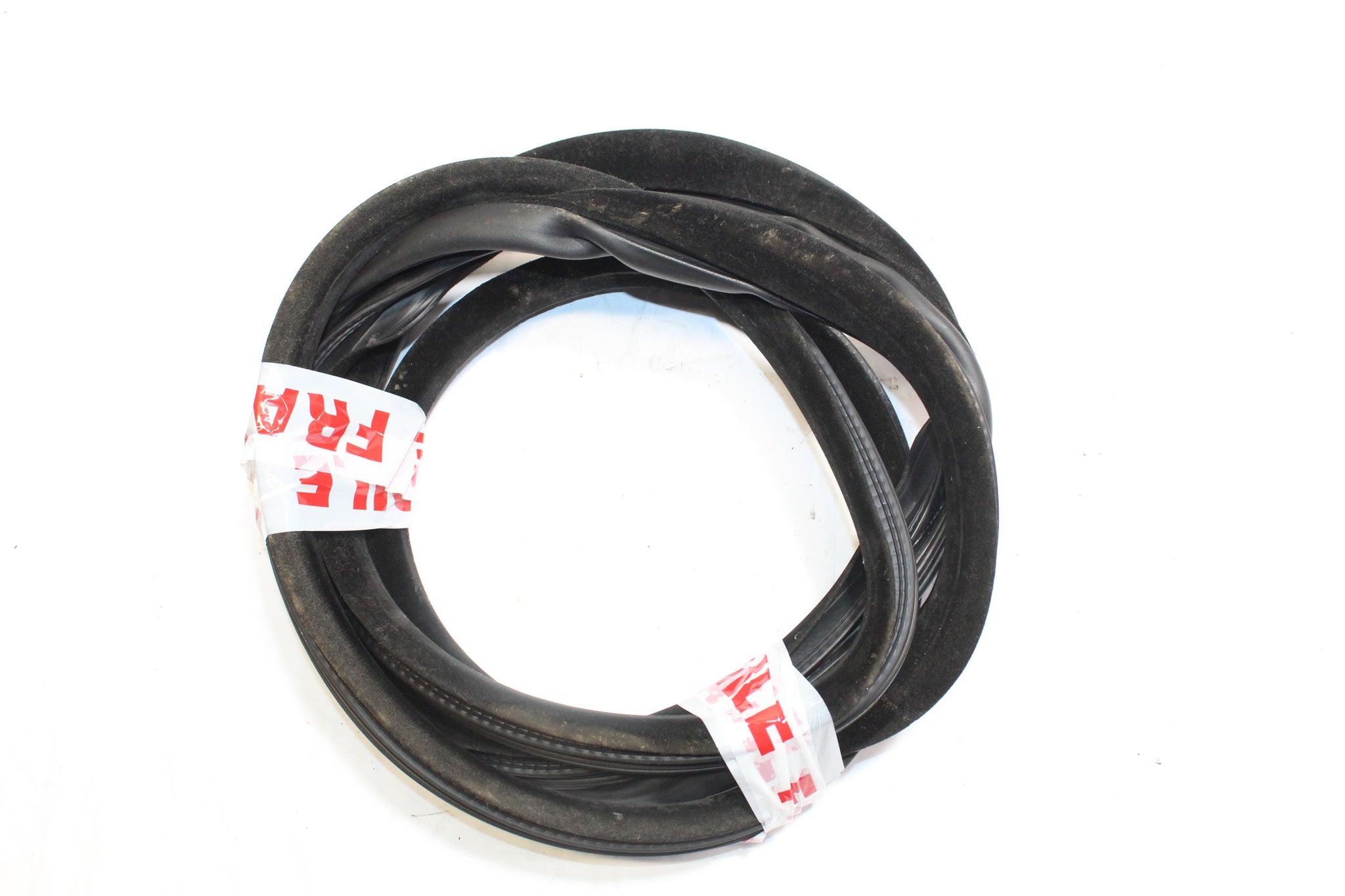 2011 RANGE ROVER EVOQUE Left side Front Door Seal Rubber