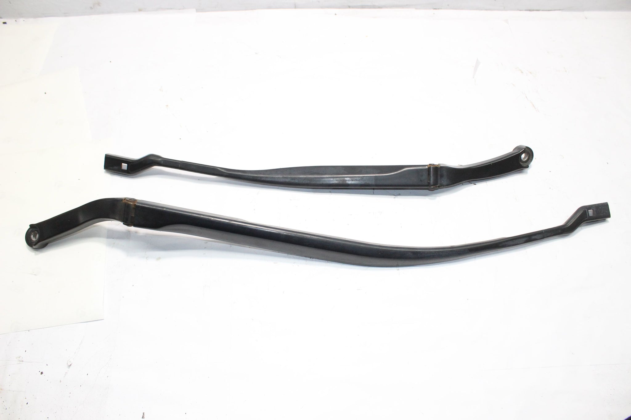 2016 MASERATI GHIBLI Wiper Arm Pair 670001643 670007622