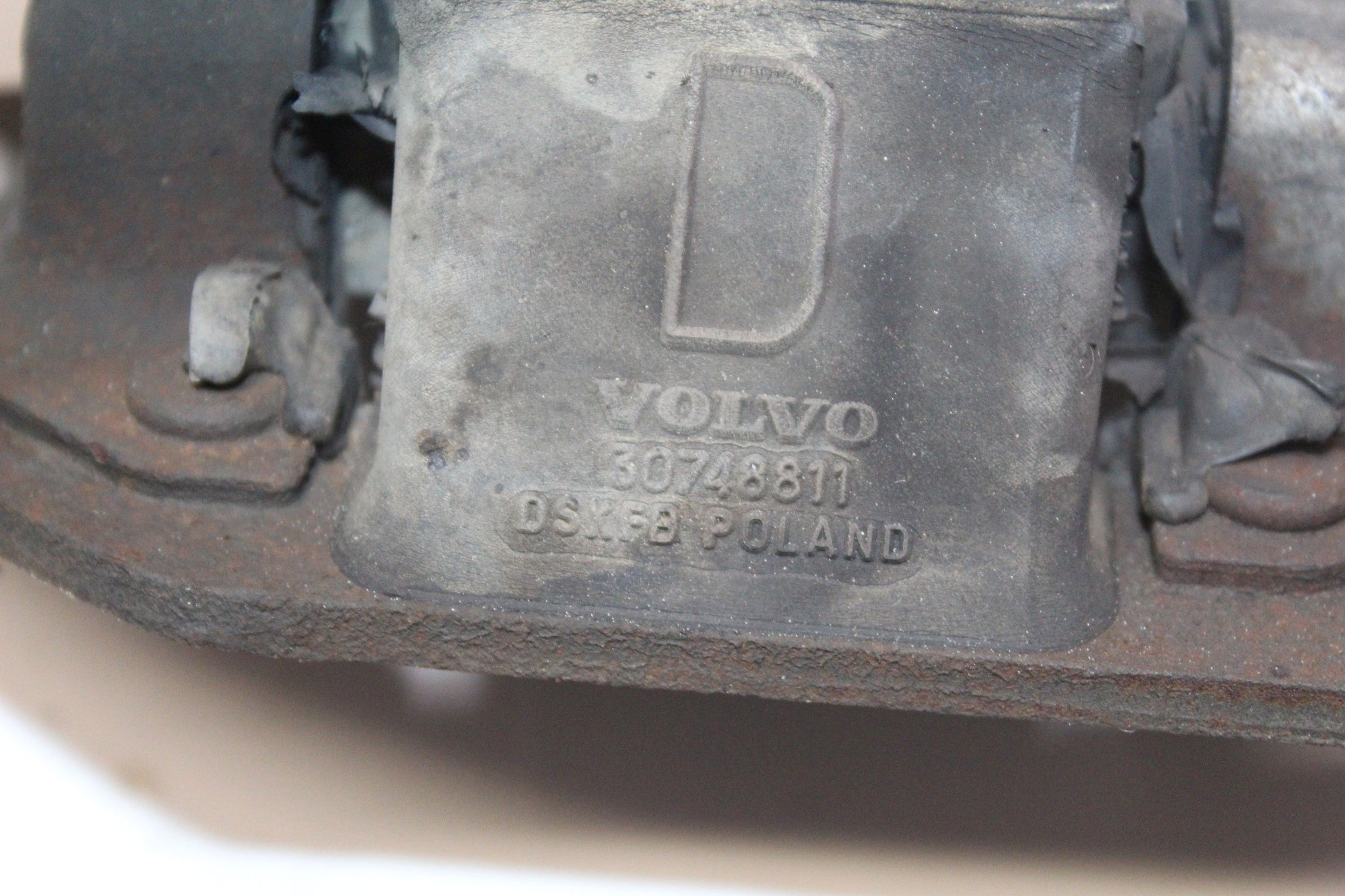 VOLVO XC90 2.4 engine mount 2010