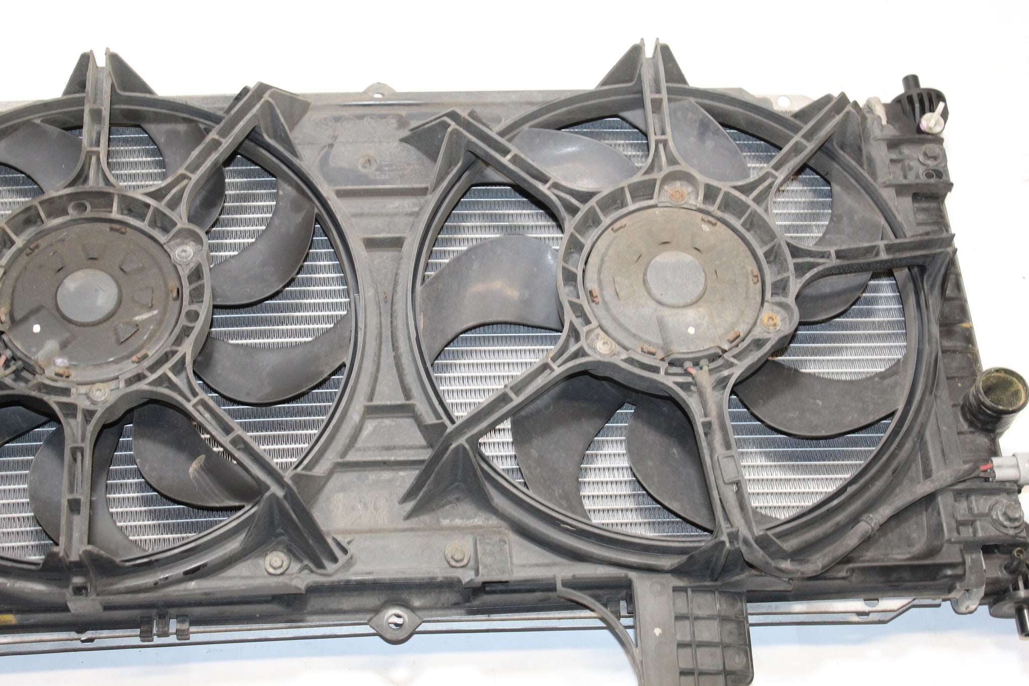 2015 SSANGYONG KORANDO 2.0 Radiator RAD with Dual Cooling Fan 21010-34111