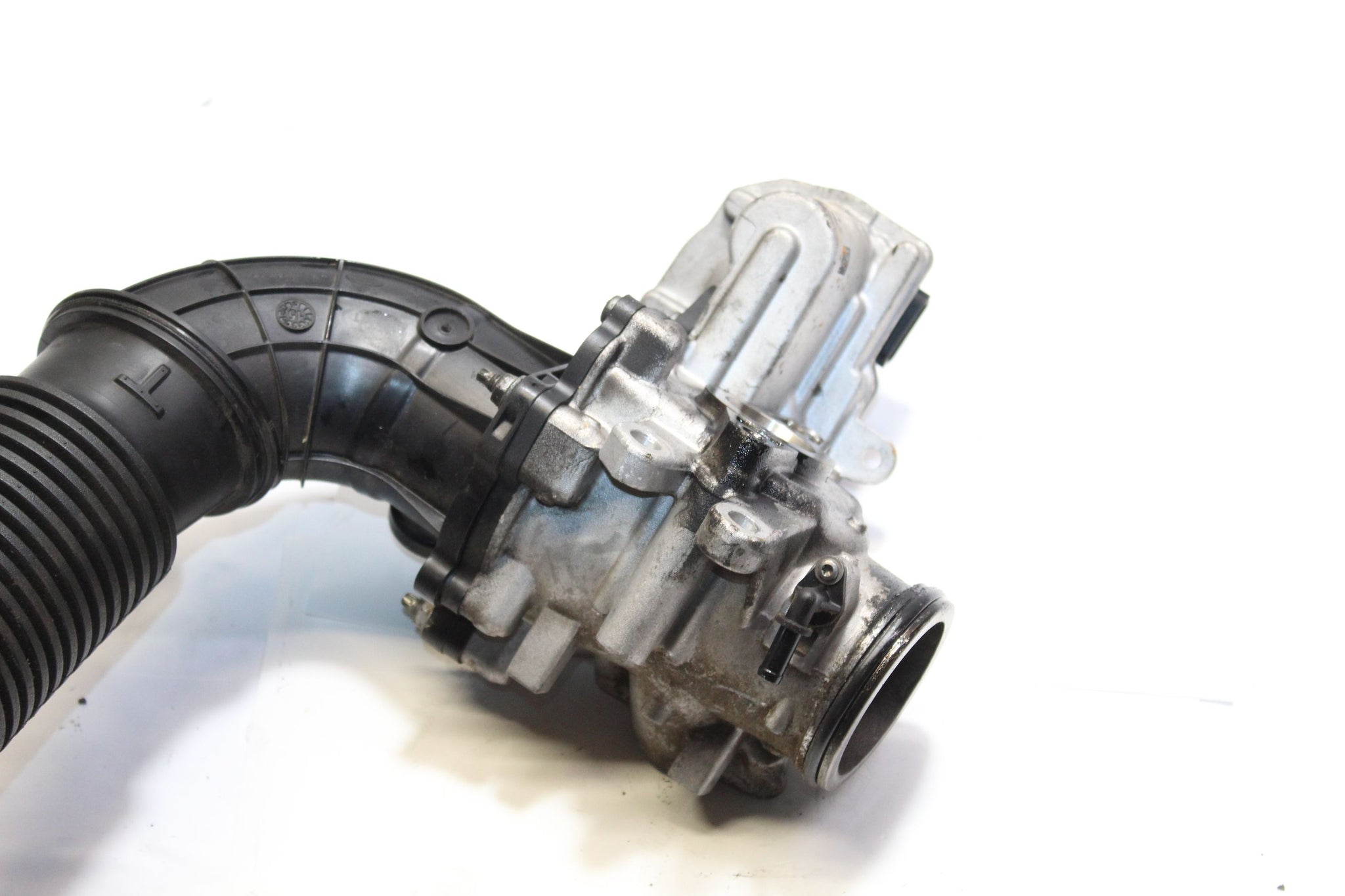 2015 LAND ROVER DISCOVERY SPORT 2.0 EGR Valve Air Intake Pipe GJ32-9F876-AB