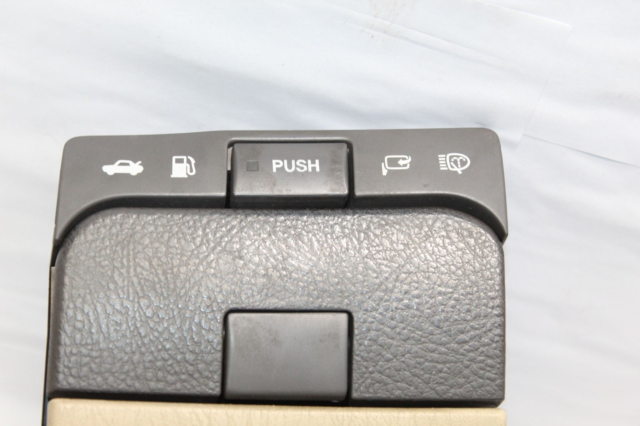2007 LEXUS GS300 Fuel Flap Boot Open Switch Panel 84010-30190