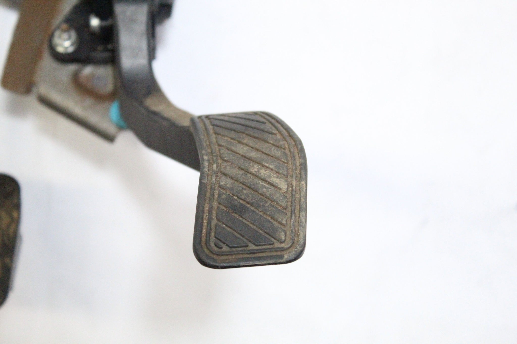 2008 MAZDA 2 1.3 Brake Pedal and Accelerator Pedal