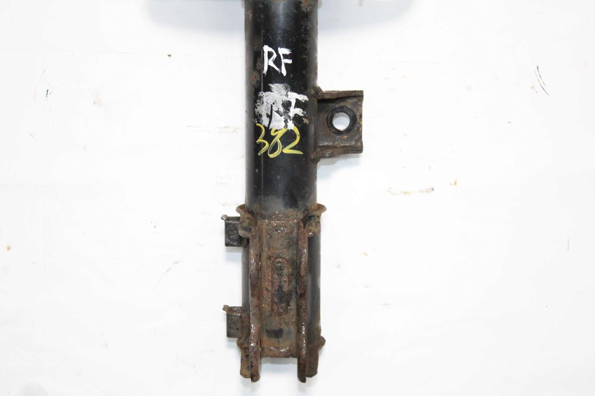 2019 HYUNDAI I40 1.6 Right side Front Suspension Leg