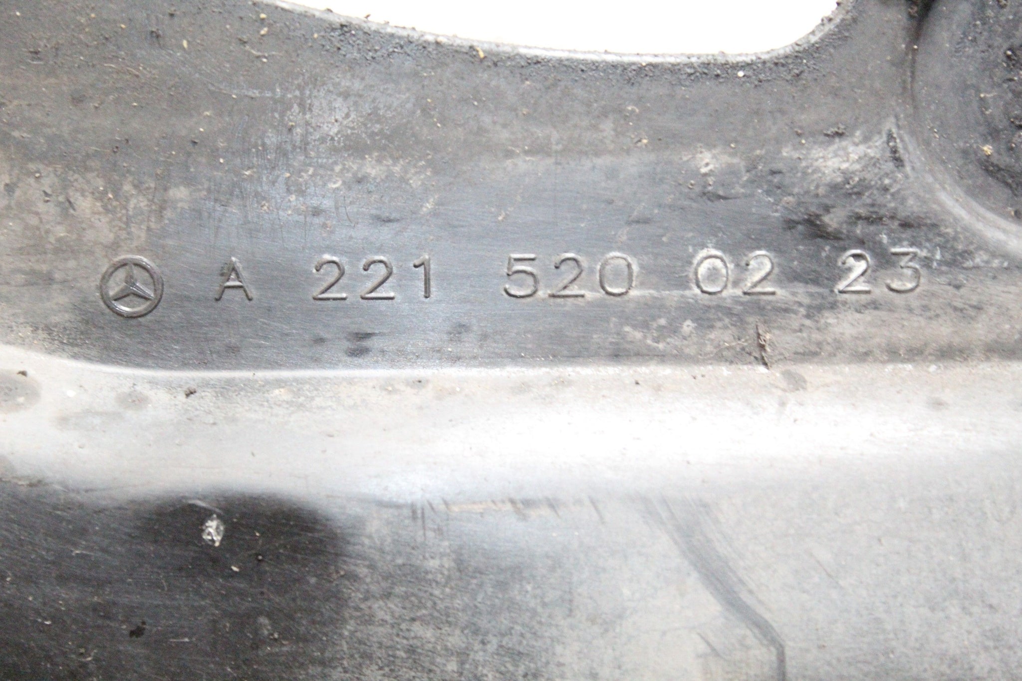 2009 MERCEDES S CLASS W221 ENGINE UNDER TRAY COVER  A2215202623