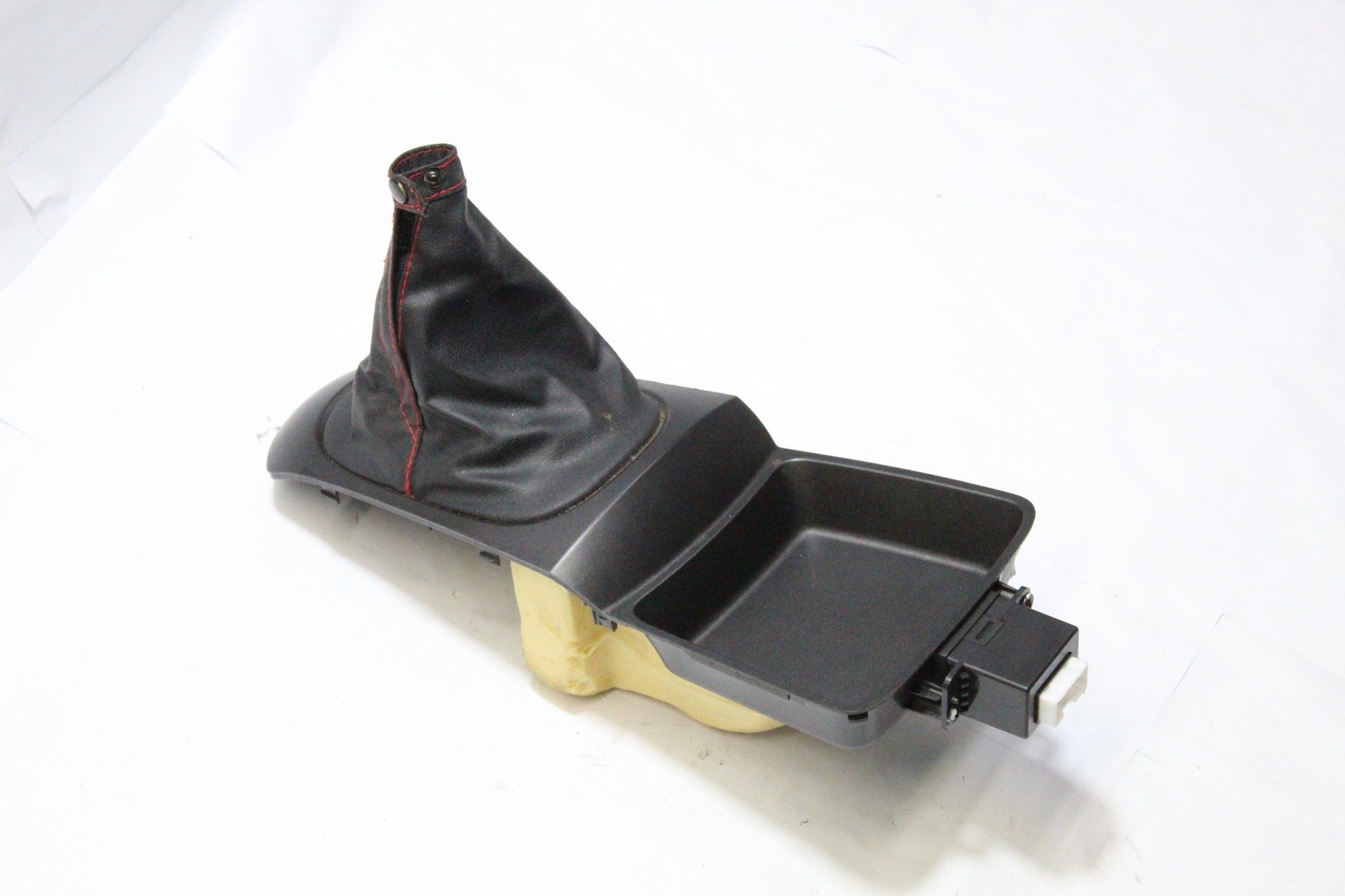 2011 KIA RIO  Centre Console Gear Selector Surround Trim