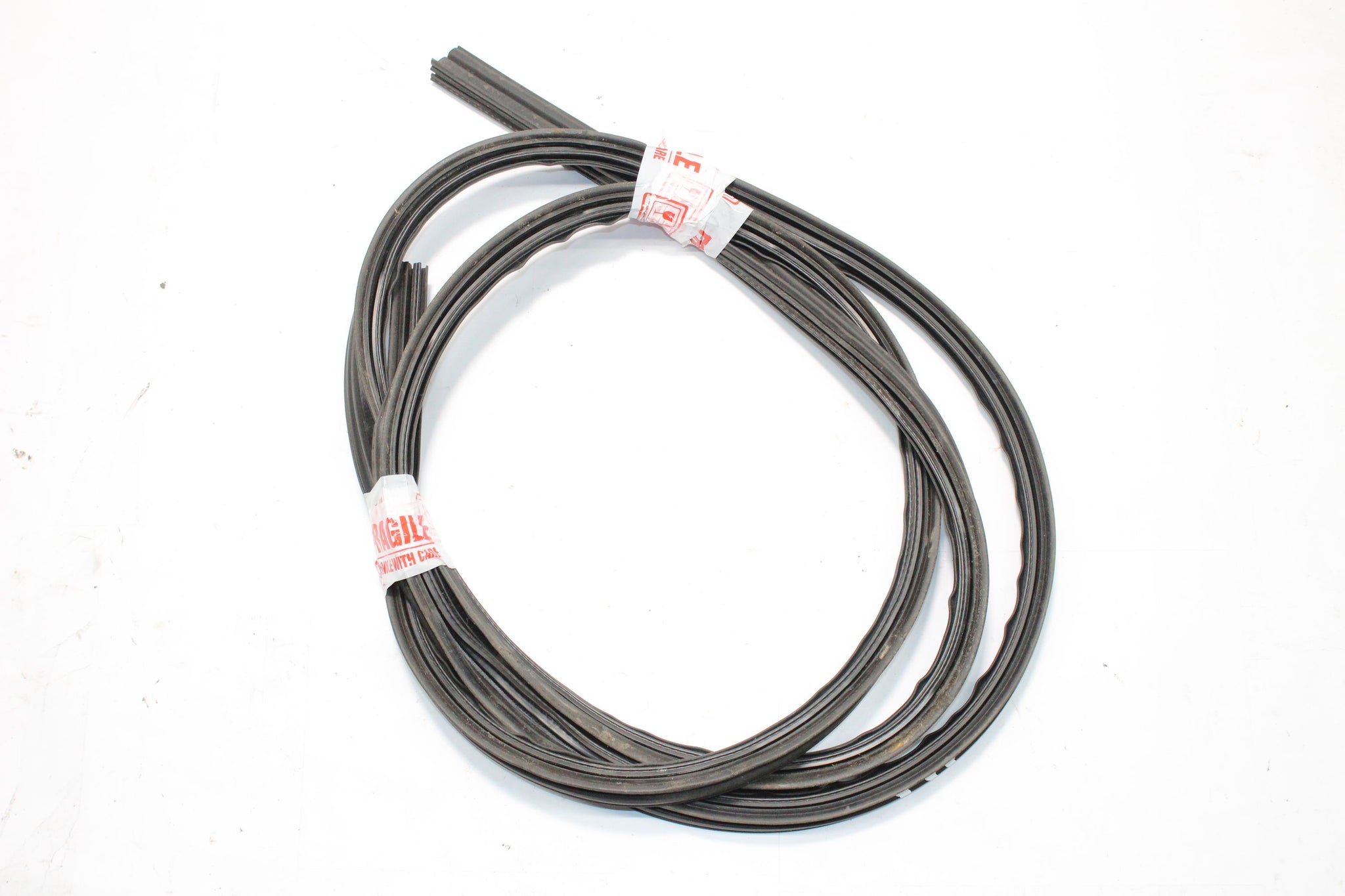 2013 SUZUKI SX4 S-CROSS TAILGATE RUBBER SEAL