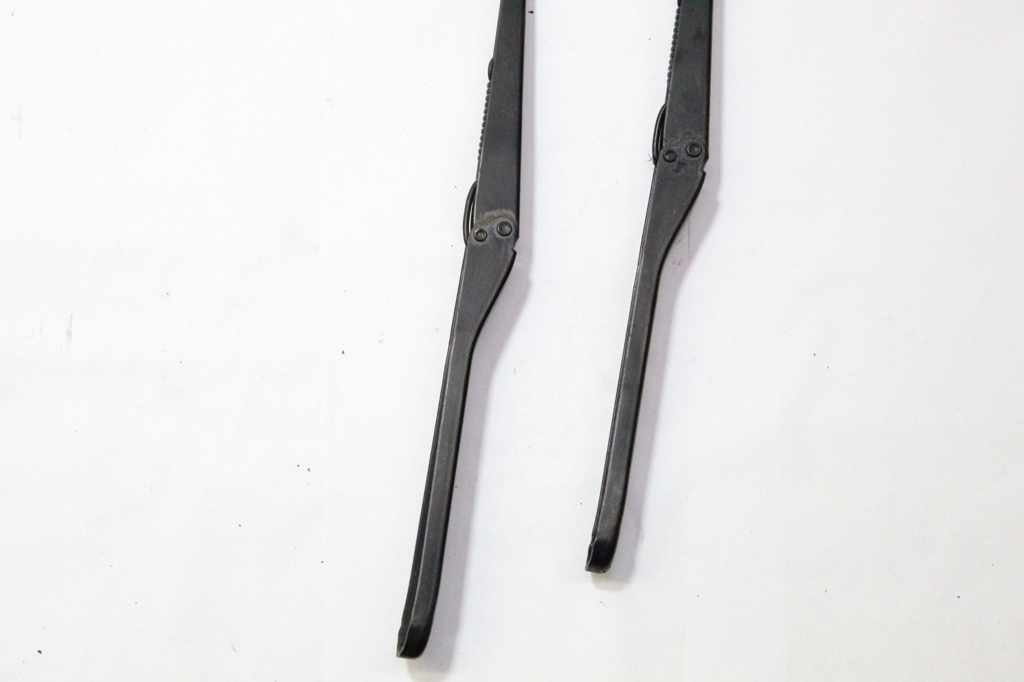 2006 BMW Z4 Front Windscreen Wiper Arm Pair