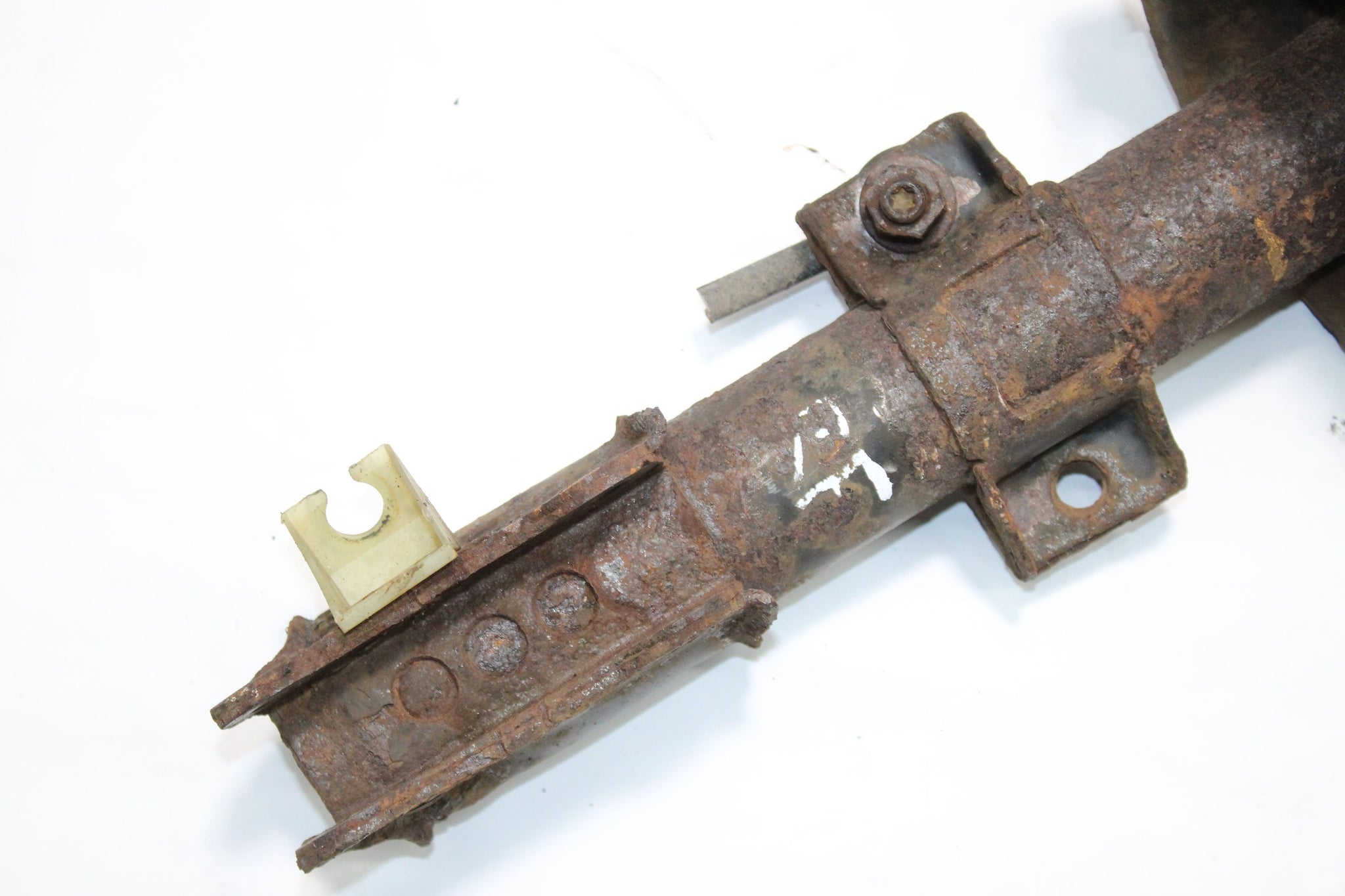 2010 VOLVO XC90 2.4 Right side Front Suspension Leg