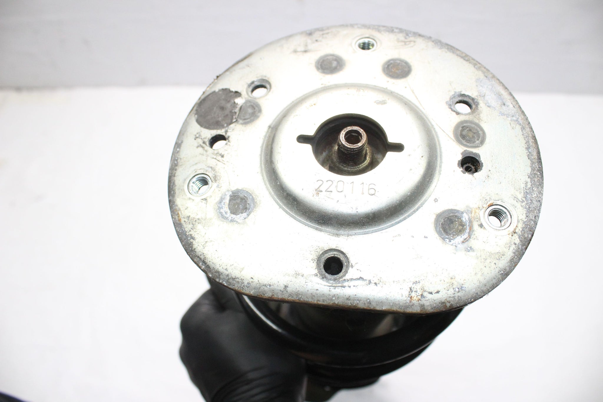 2016 RANGE ROVER EVOQUE  2.0 Left side Front Suspension Leg GJ32-18K001-AA