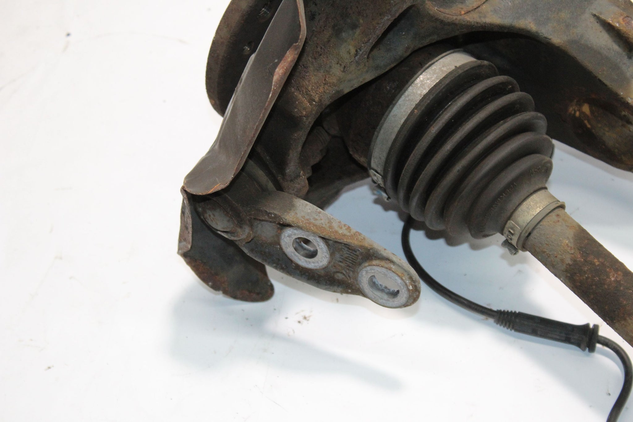 2015 MINI COOPER R58 1.6 Left side Front Wheel Hub and Driveshaft