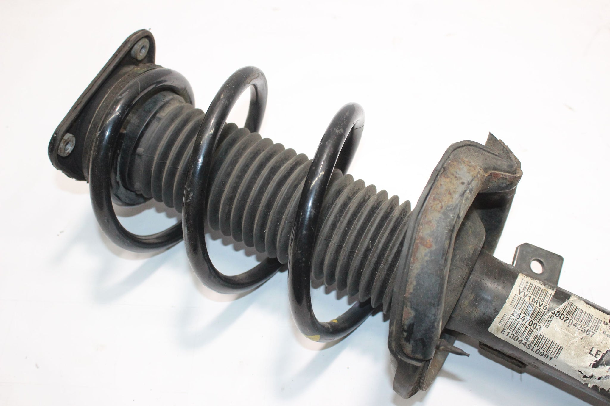 2013 VOLVO V40 2.0 LEFT SIDE FRONT SUSPENSION LEG STRUT