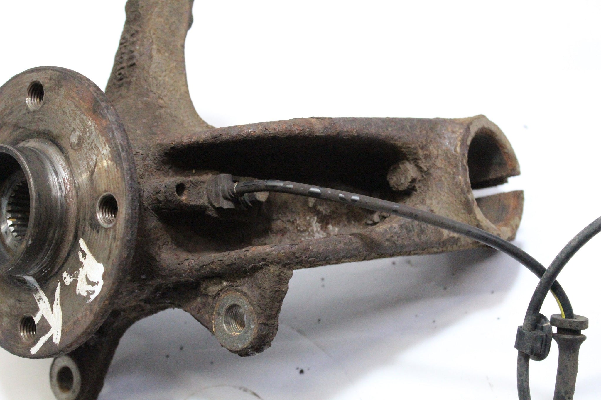 2011 PEUGEOT 107 1.0 Right side Front Wheel Hub
