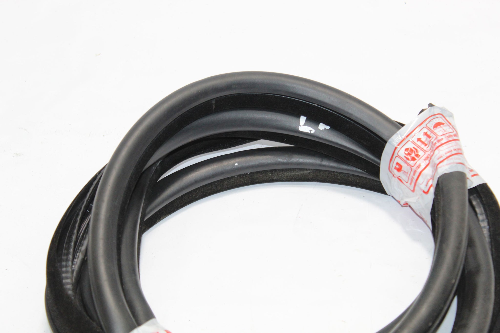 2011 RANGE ROVER VOGUE L322 Left side Front Door Seal Rubber