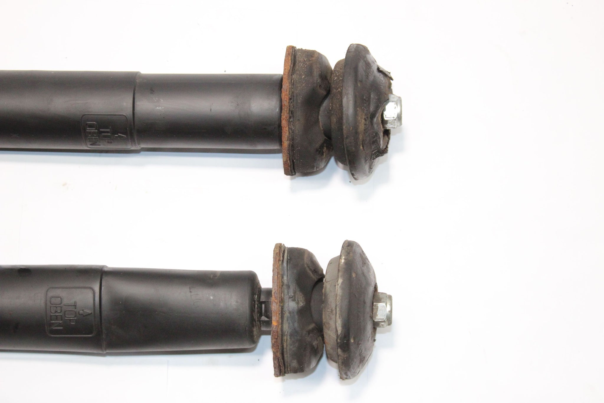 2010 VOLVO XC90 2.4 Rear Shock Absorber Pair
