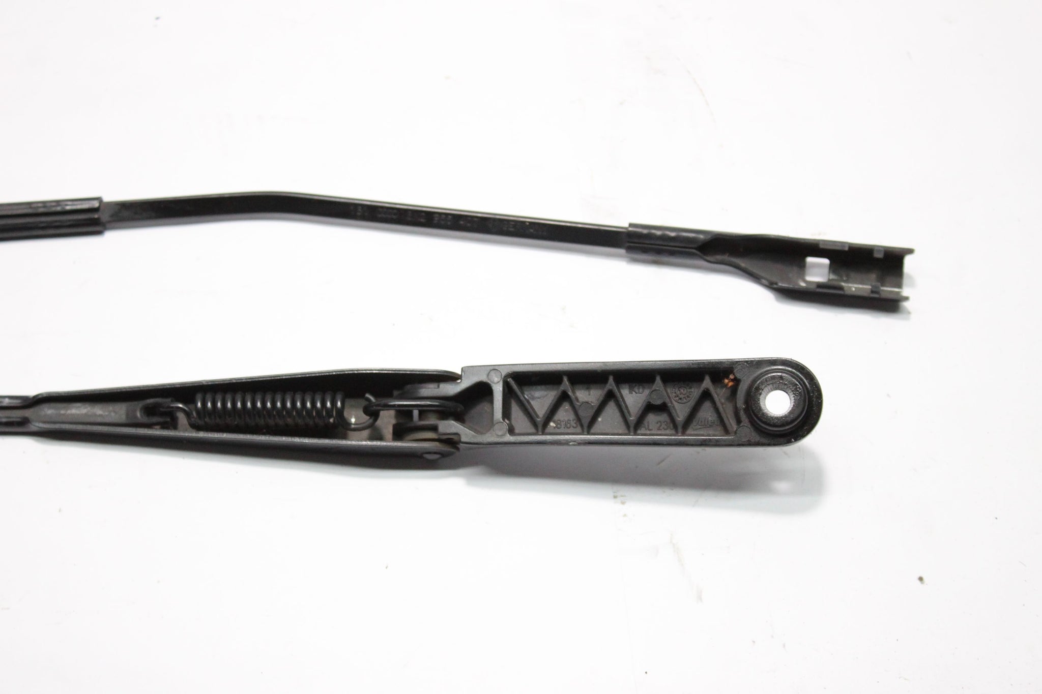 2011 AUDI A1 Wiper Arm Pair 8X2955408 8X2955407