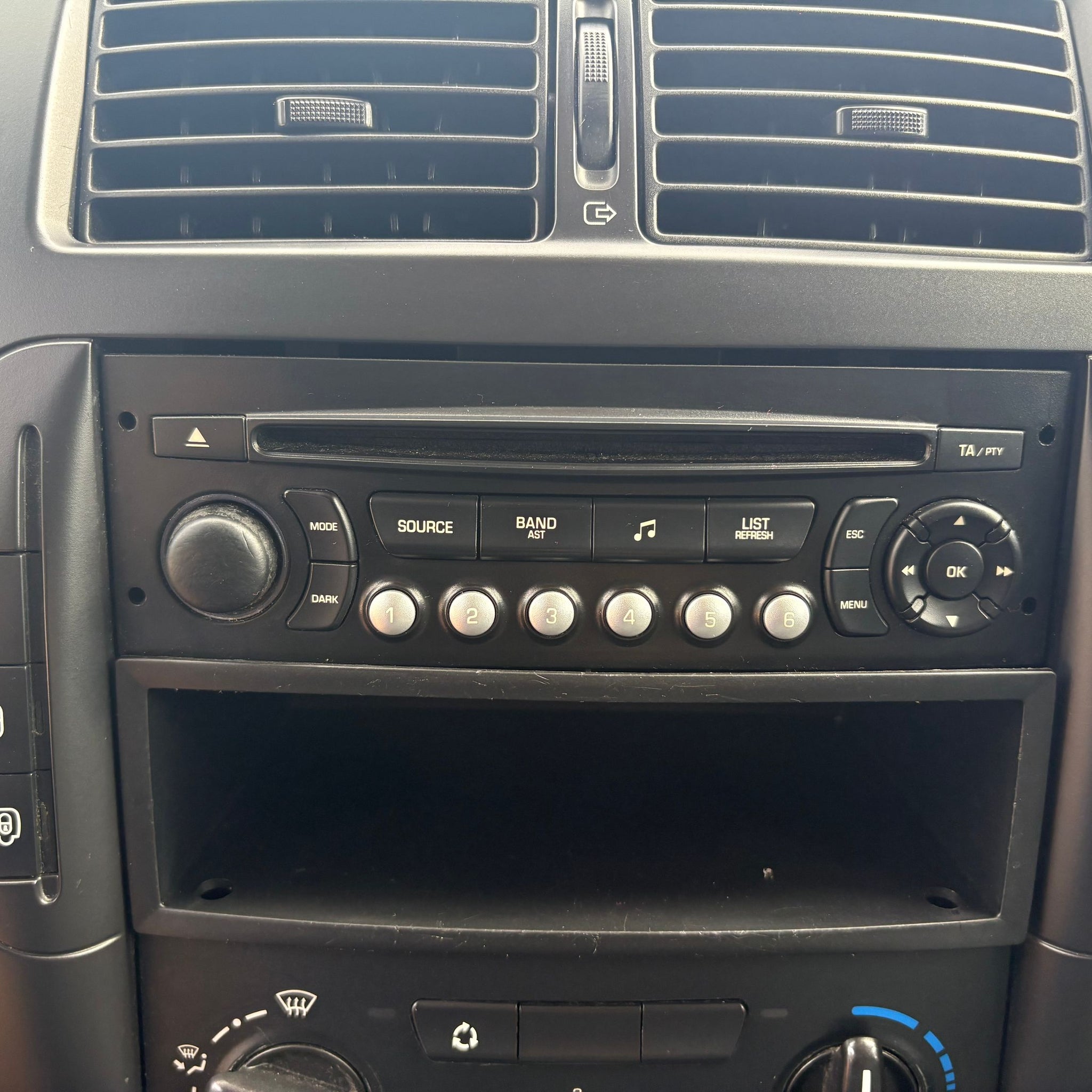 2011 CITROEN DISPATCH RADIO HEAD UNIT CD PLAYER