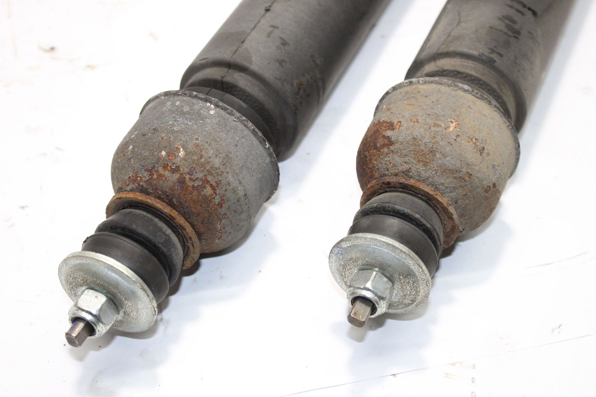 2016 NISSAN JUKE F15 1.5 Rear Shock Absorber Pair 56210BX82A