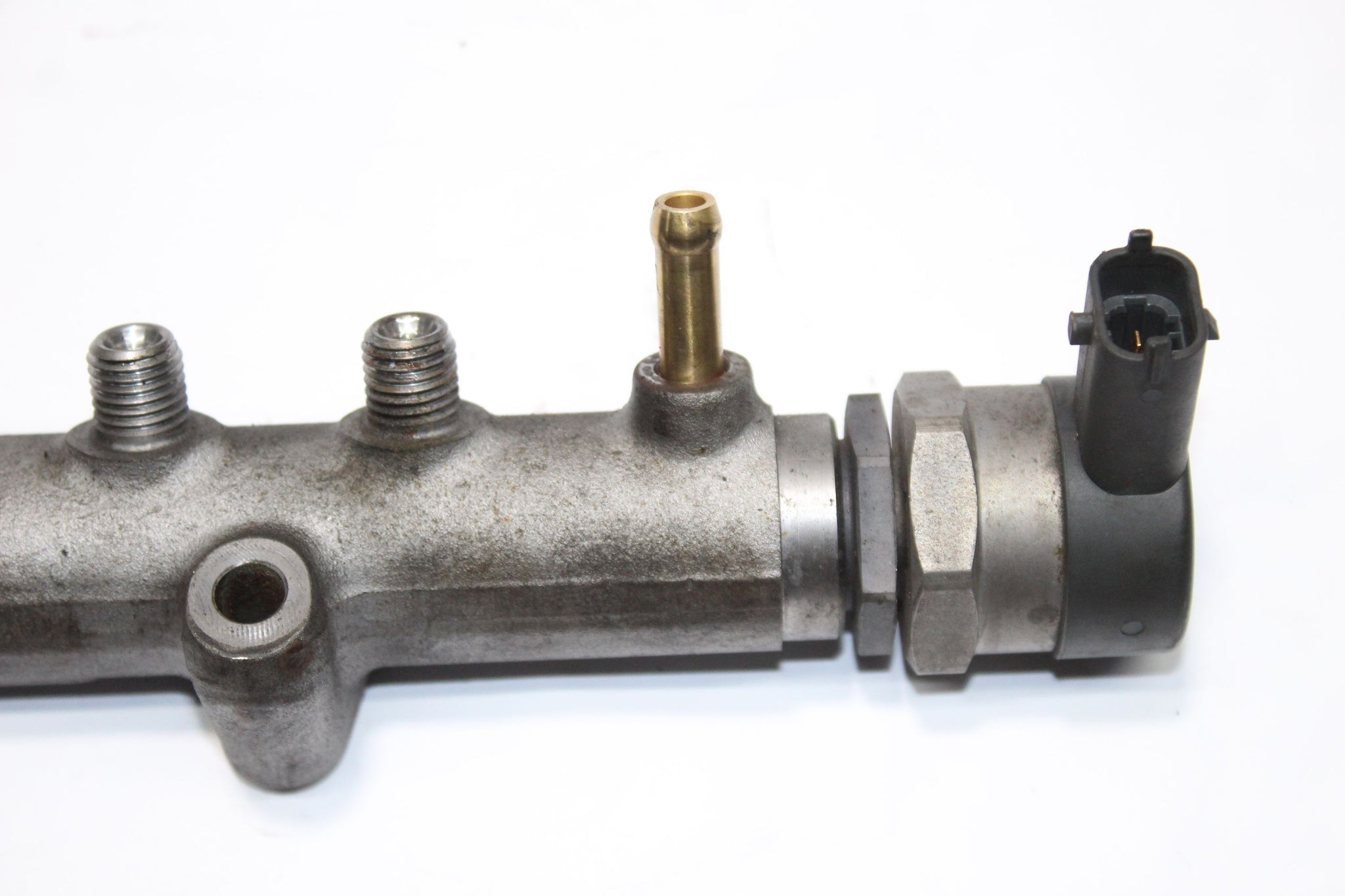 2010 VOLVO XC90 2.4 Diesel Fuel Injector Rail 31259011
