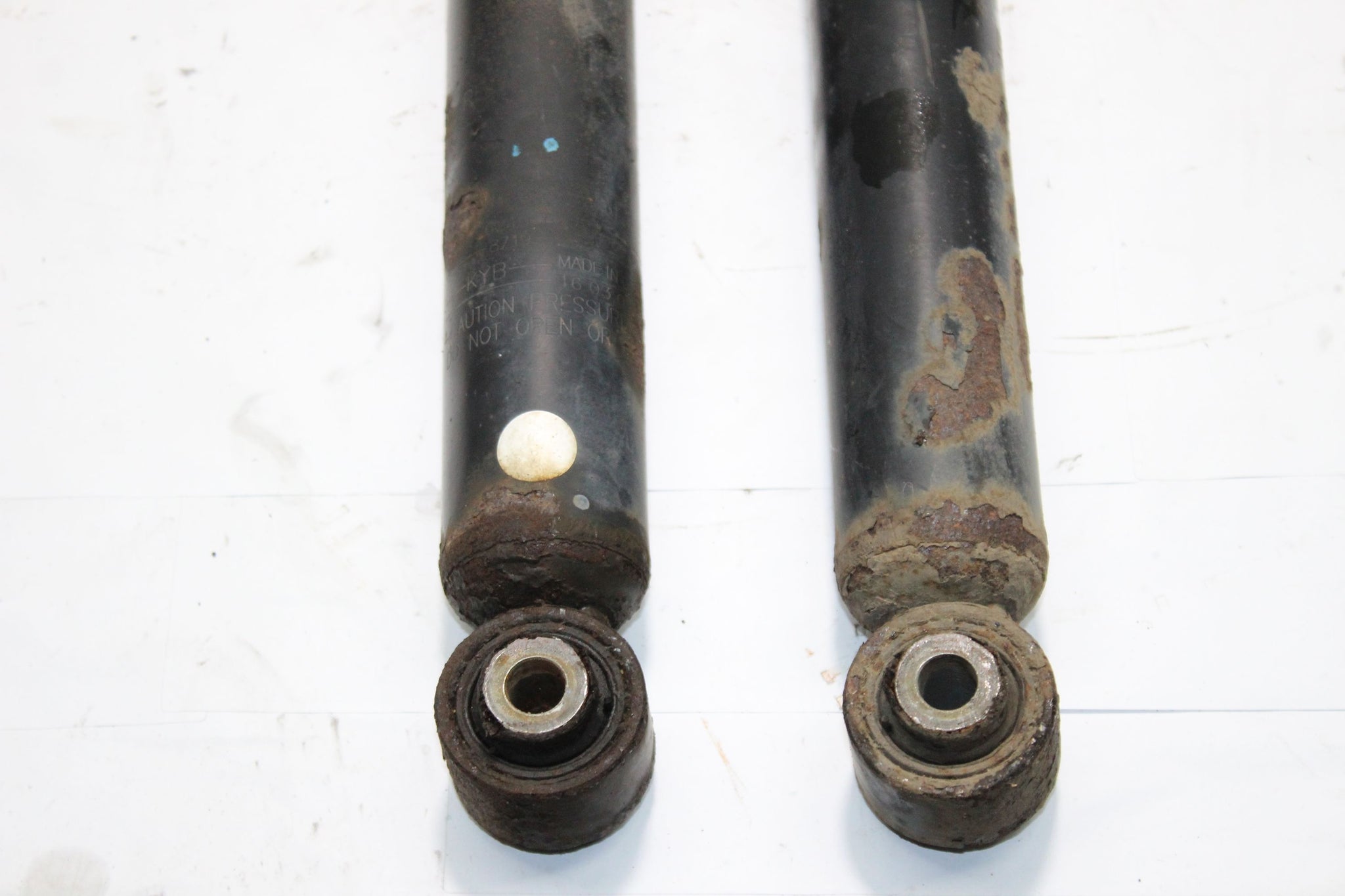 2016 NISSAN JUKE F15 1.5 Rear Shock Absorber Pair 56210BX82A