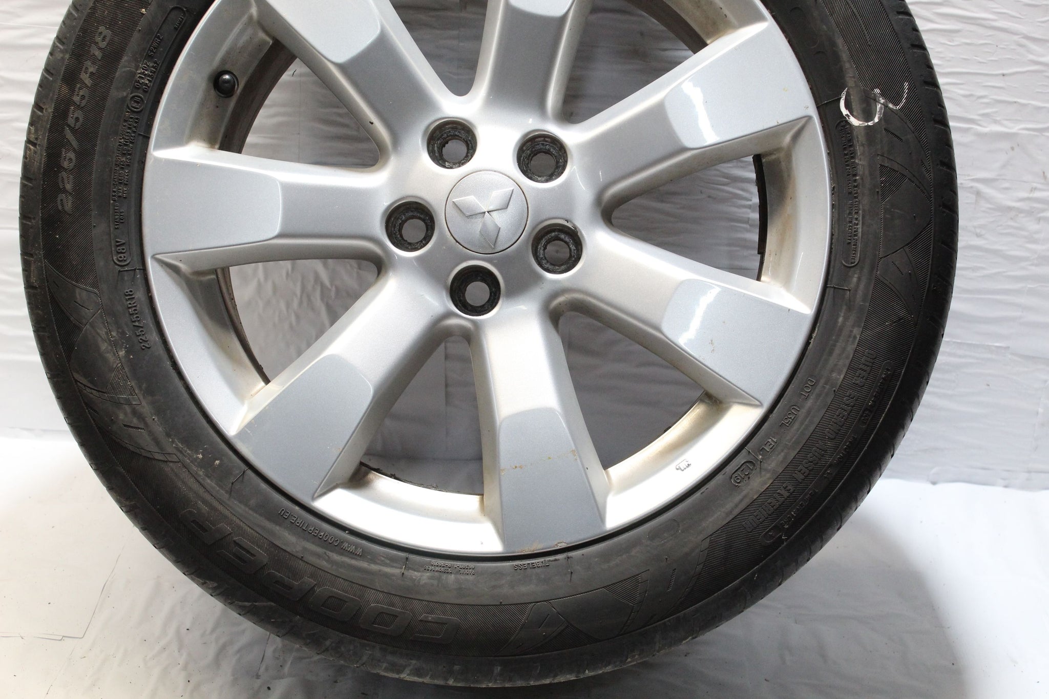 2012 MITSUBISHI OUTLANDER ALLOY WHEEL WITH TYRE 225 / 55 R18 4.4MM