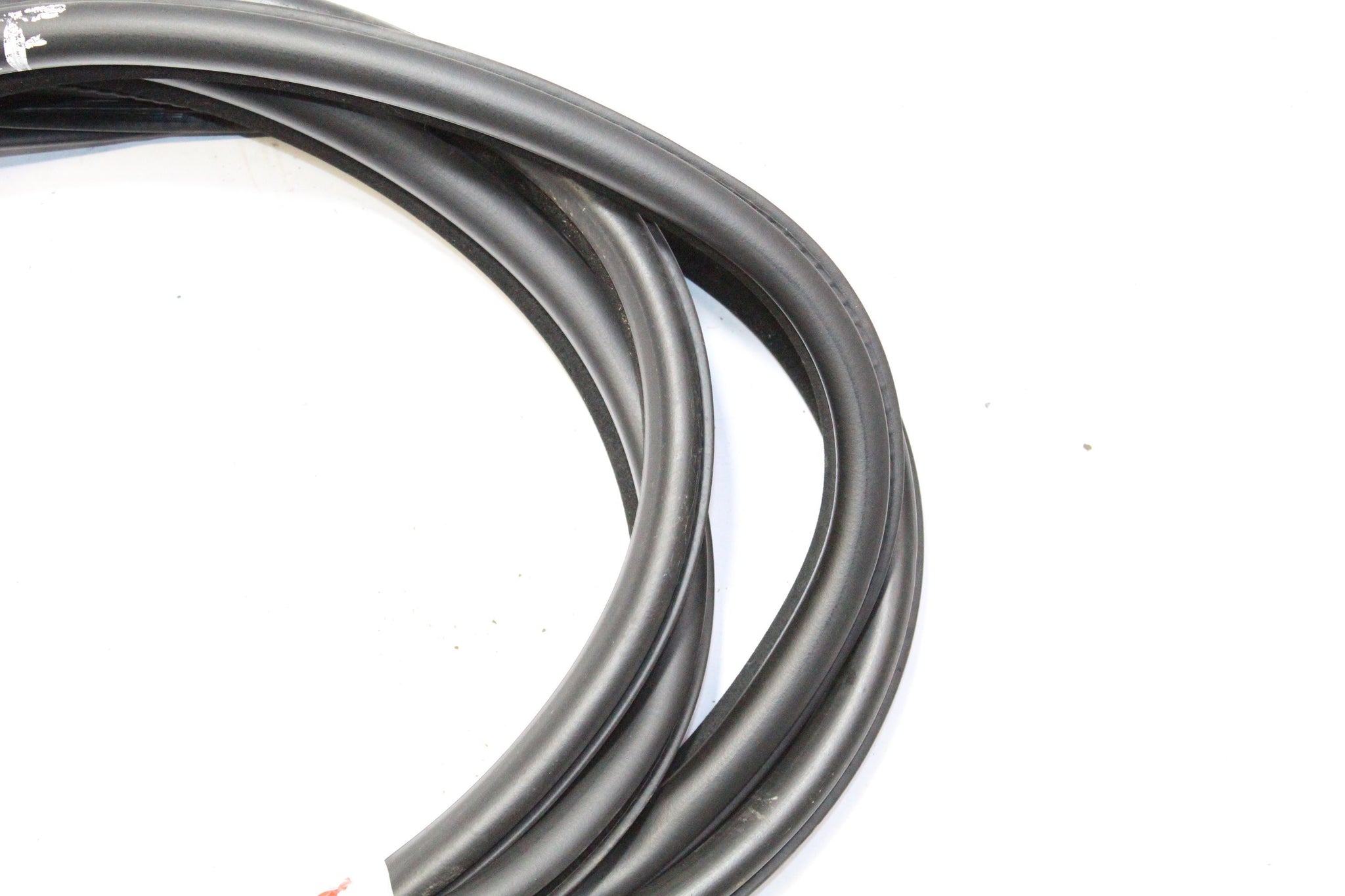 2010 RANGE ROVER VOGUE L322 Left side Front Door Seal Rubber