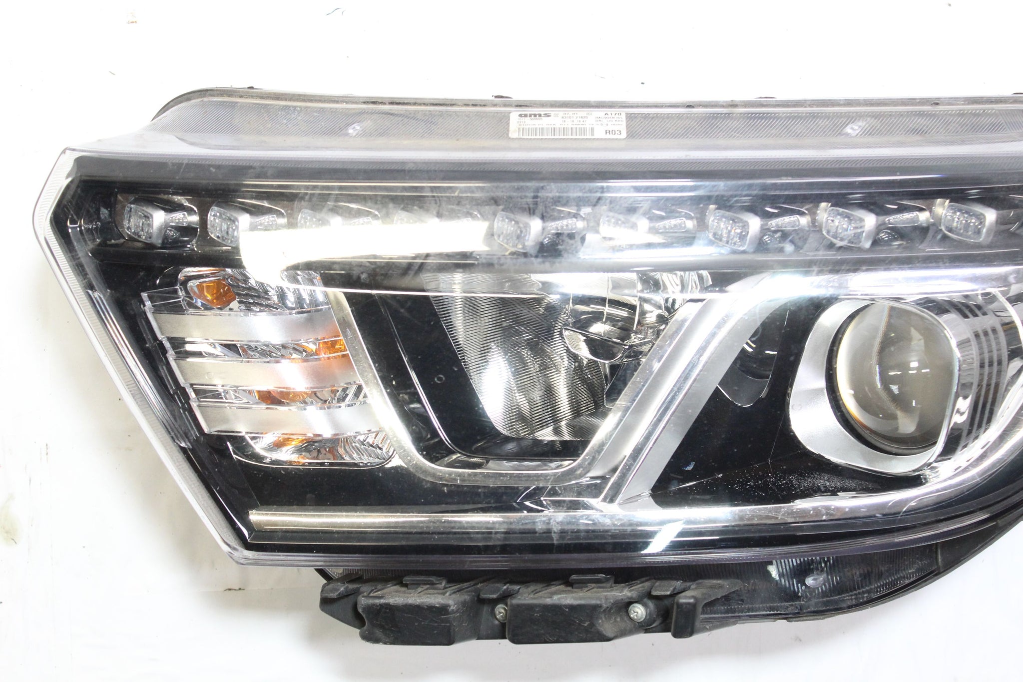 2018 SSANGYONG TURISMO LEFT SIDE HEADLIGHT HALOGEN