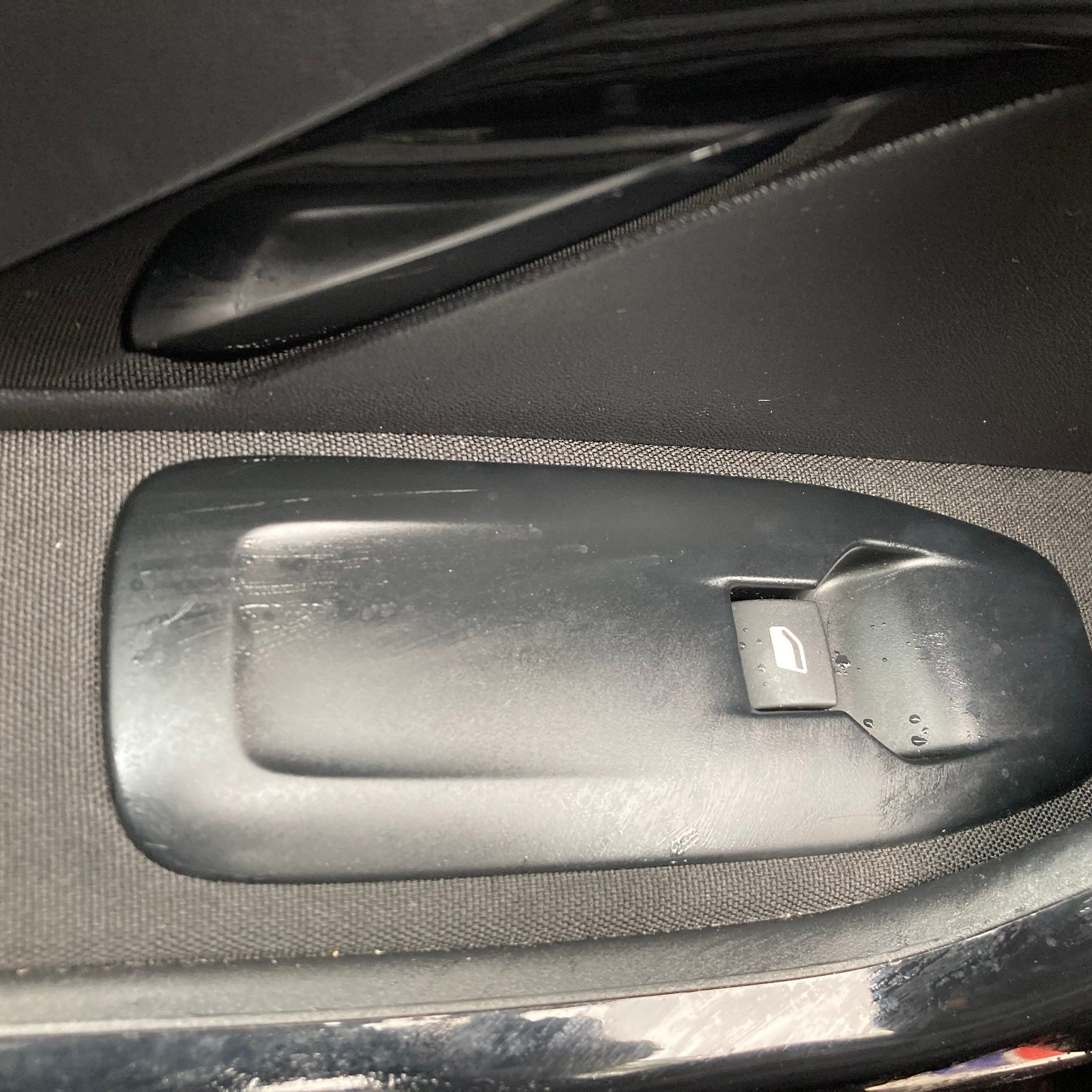 2018 PEUGEOT 208 Passenger side Front Complete Door EWP WHITE