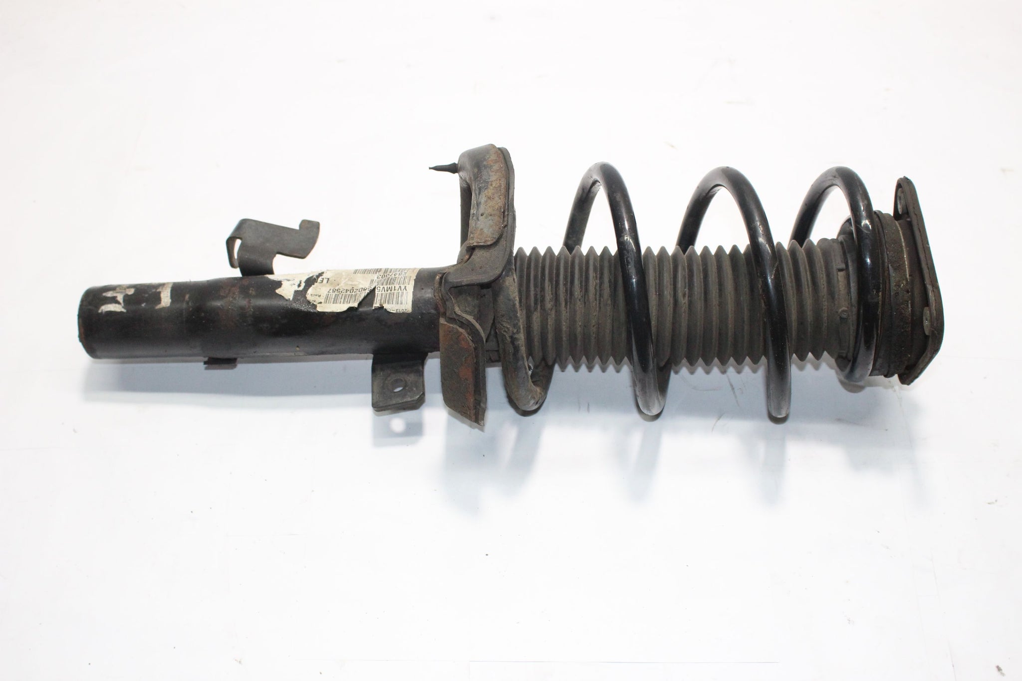 2013 VOLVO V40 2.0 LEFT SIDE FRONT SUSPENSION LEG STRUT