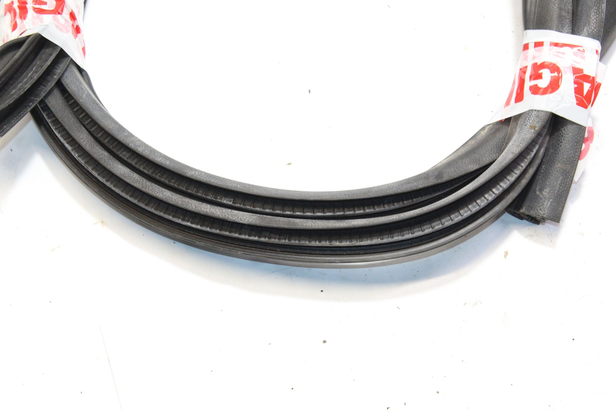 2016 FORD ECOSPORT Left side Front Door Seal Rubber