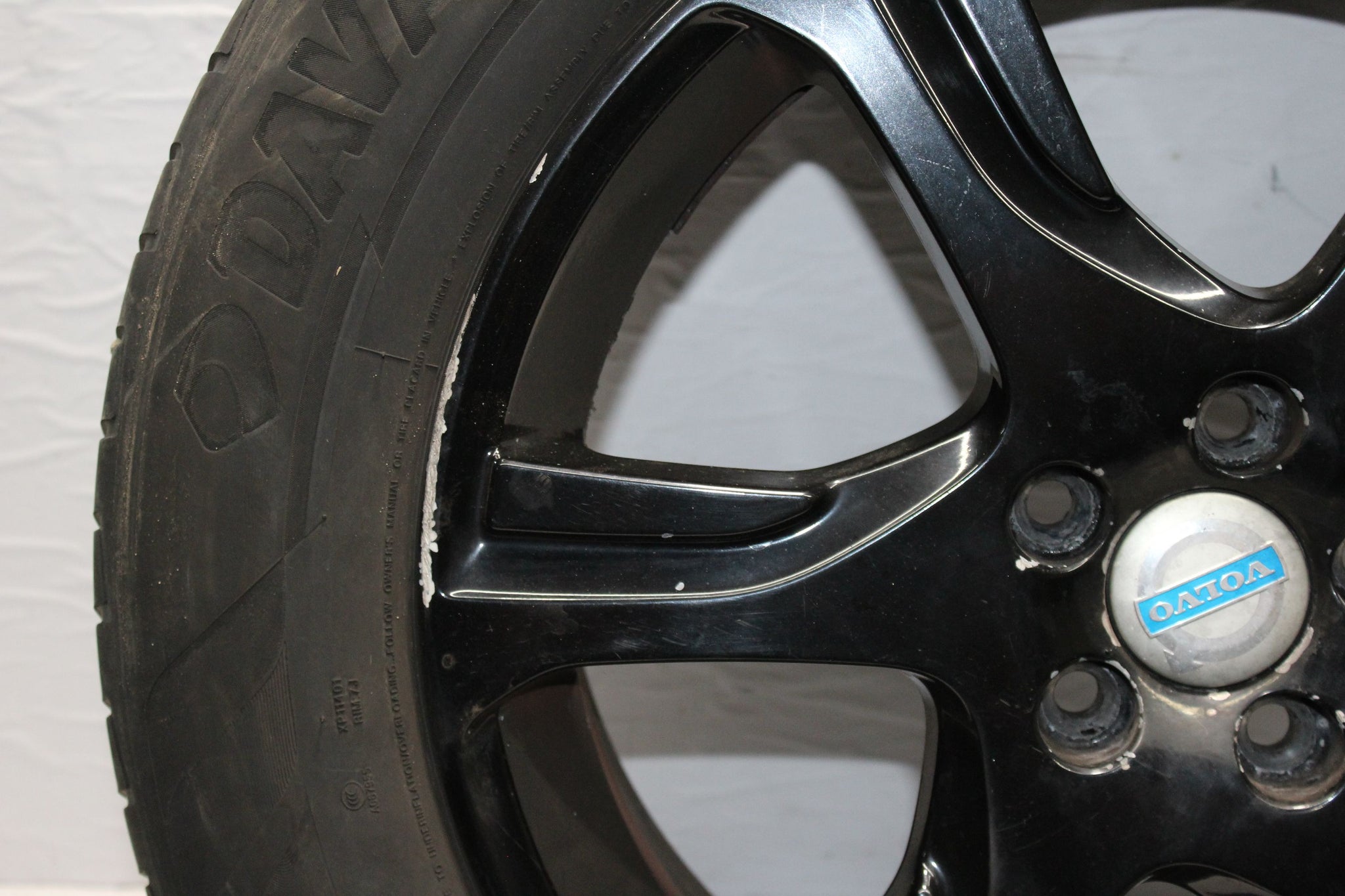 2012 VOLVO XC60 Alloy Wheel with Tyre 235 / 60 R18 3.3MM