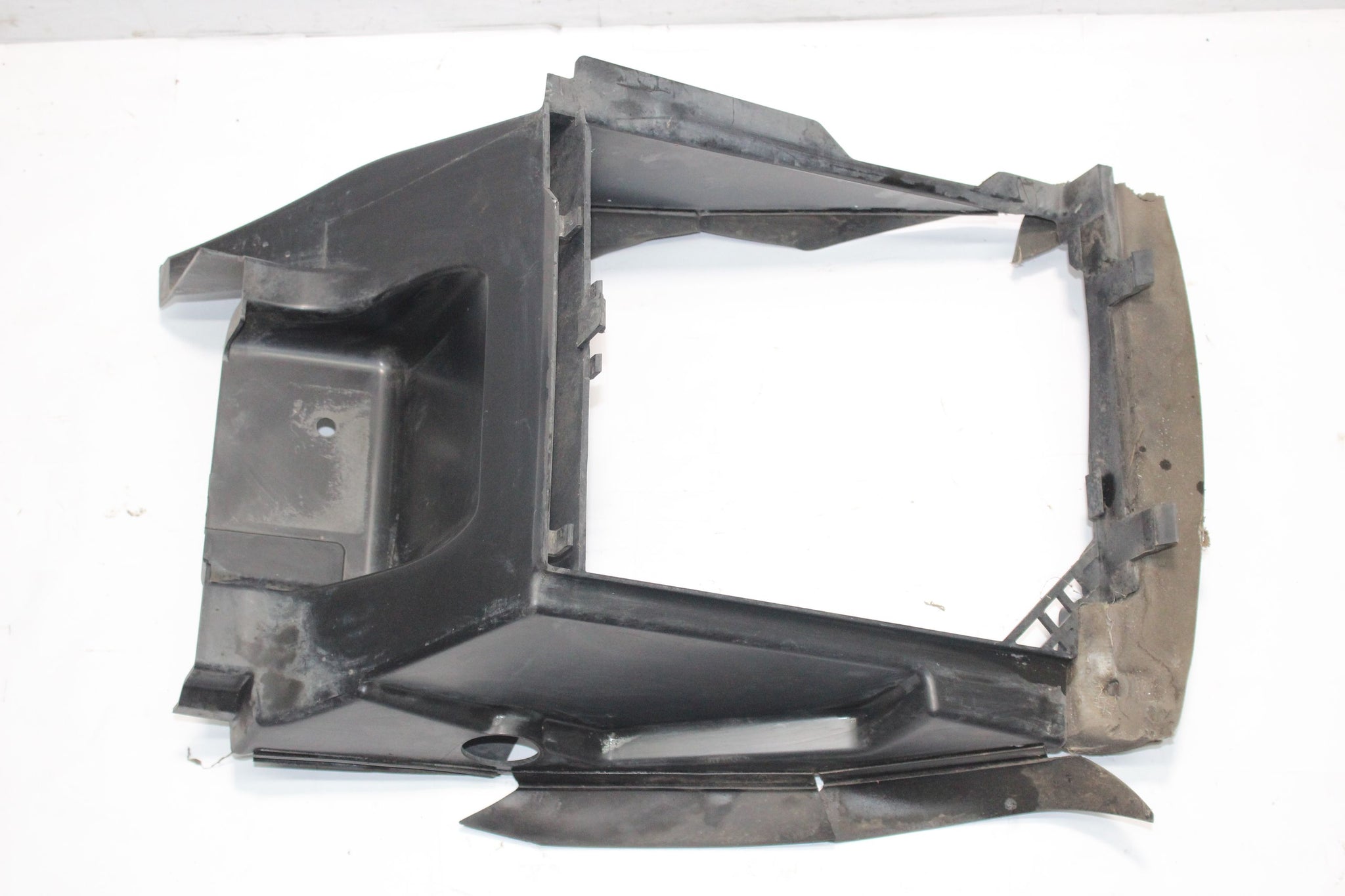 2014 RANGE ROVER VOGUE L405 Right side Intercooler Air Duct Panel CPLA-7H460-AC