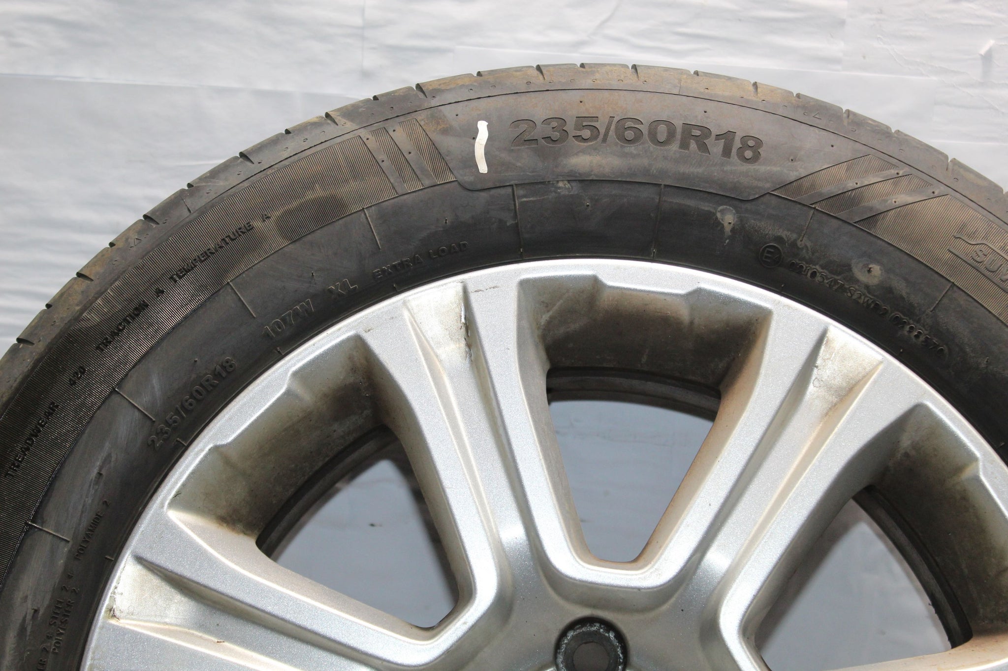 2016 RANGE ROVER EVOQUE Alloy Wheel with Tyre 235 / 60 R18 4.9MM