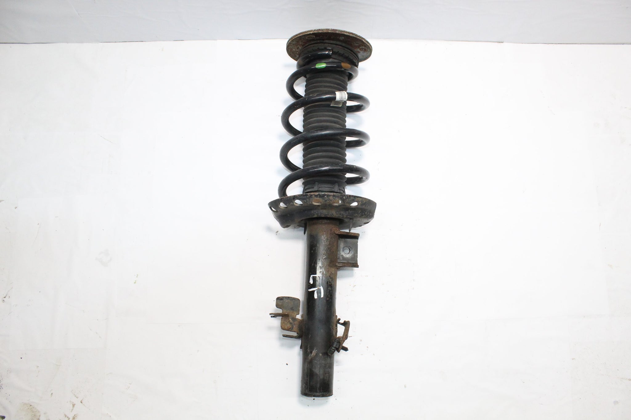 2016 RANGE ROVER EVOQUE 2.0 Left side Front Suspension Leg GJ32-18K001-AA