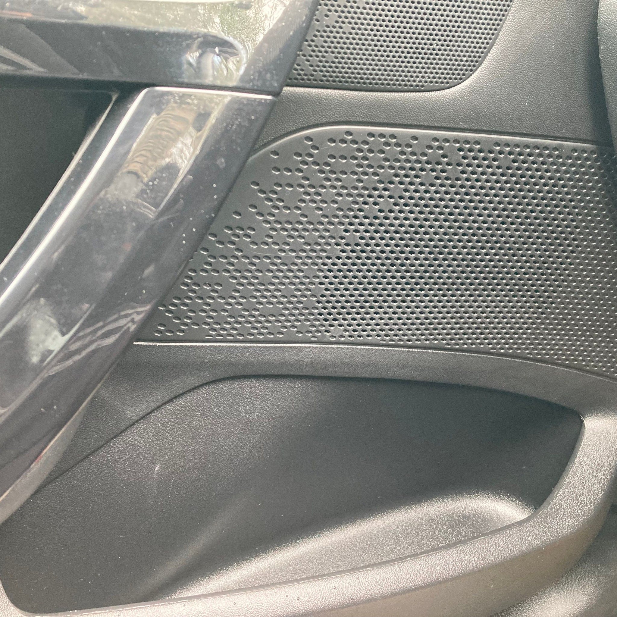 2018 PEUGEOT 208 Passenger side Front Complete Door EWP WHITE