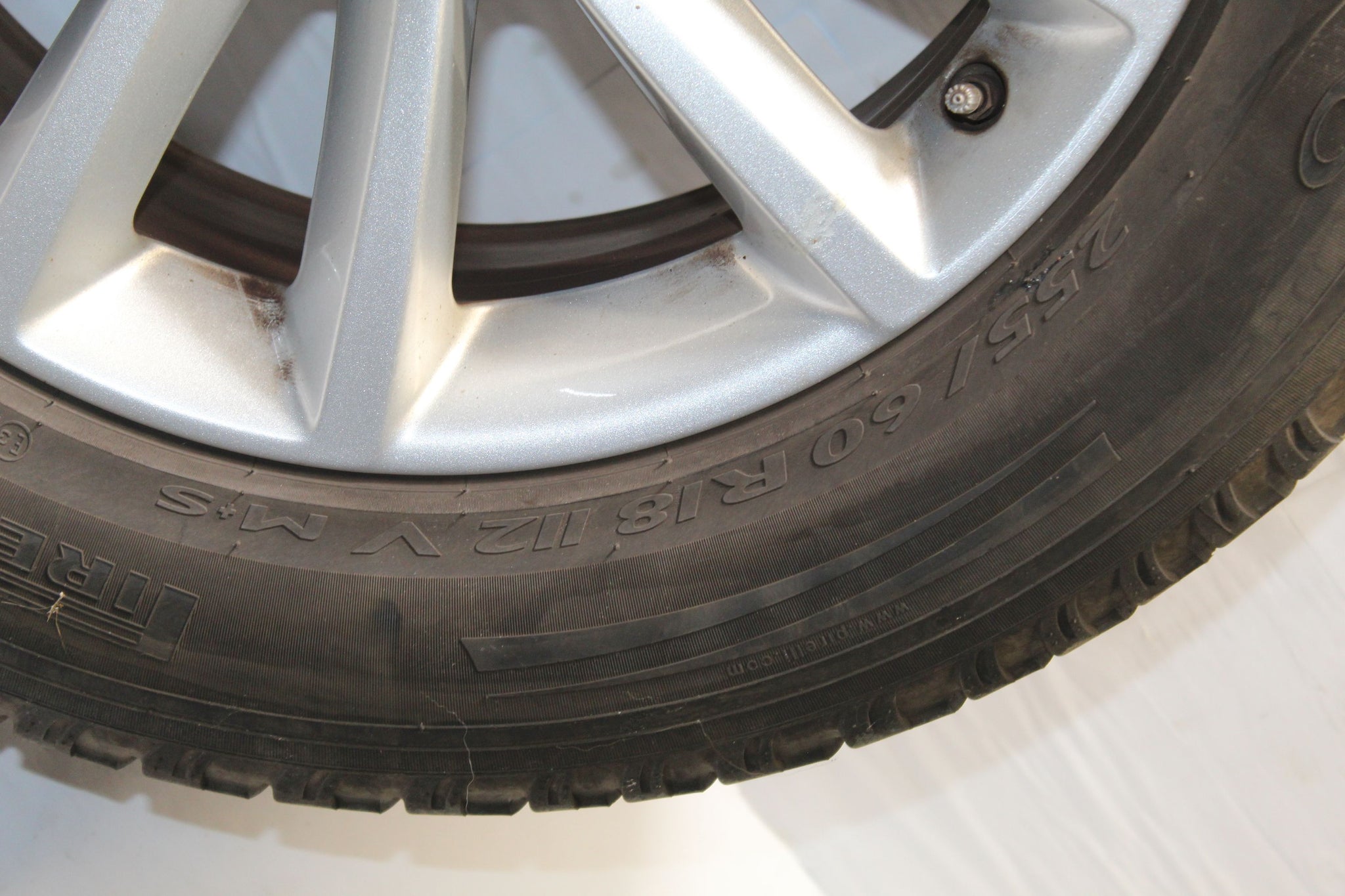 2017 JAGUAR F PACE Alloy Wheel with Tyre 255 / 60 R18 3.8MM