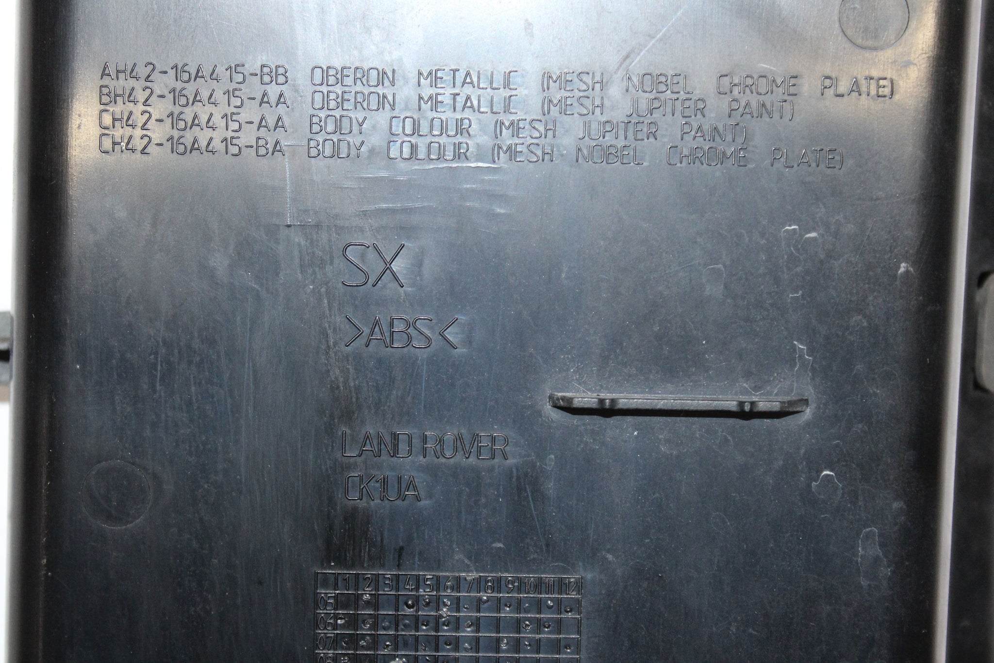 2011 RANGE ROVER VOGUE Bumper and Fender Air Vent Grille Pair AH42-16A415-BB