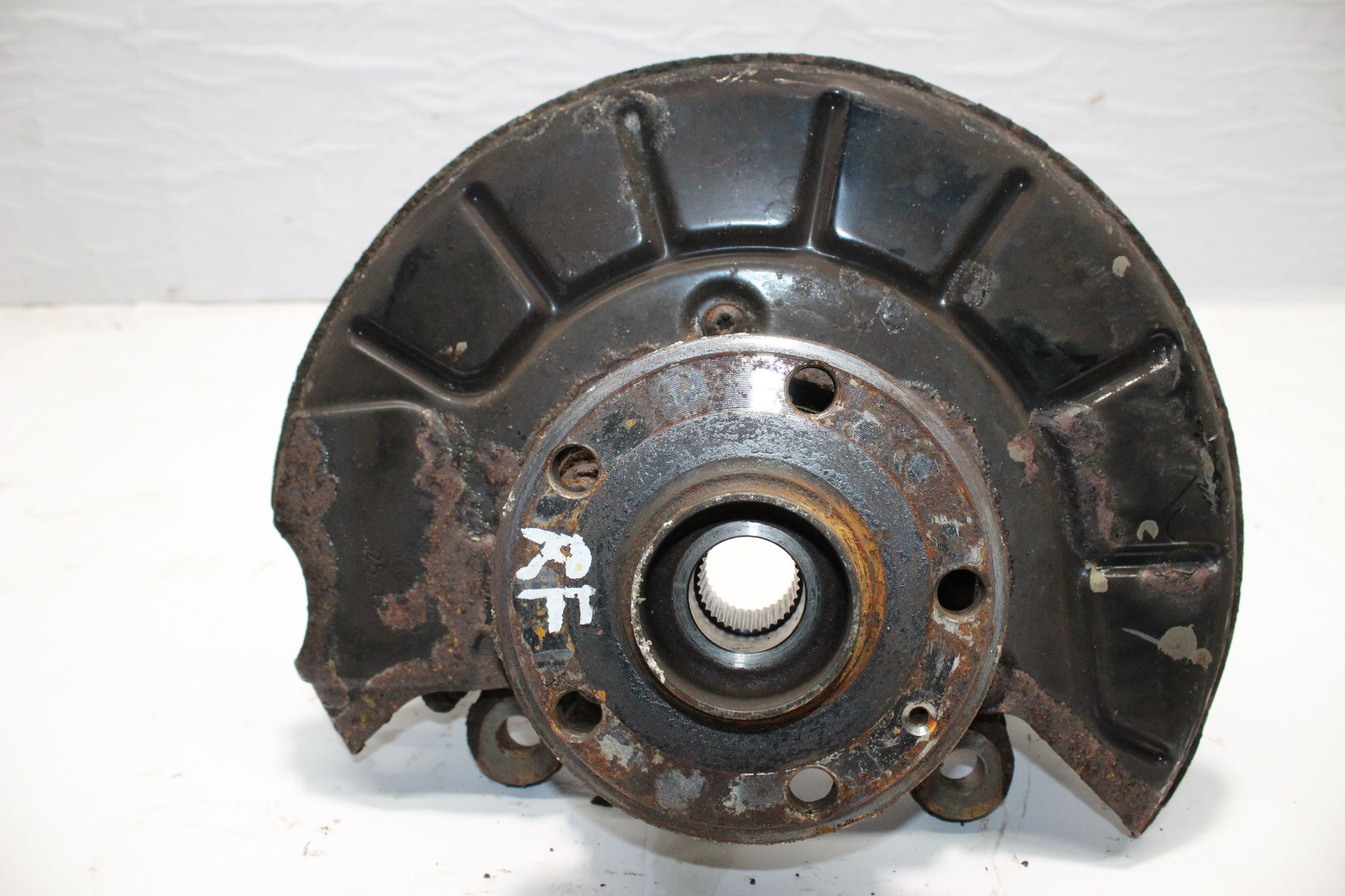 2013 SKODA SUPERB 2.0 Right side Front Wheel Hub